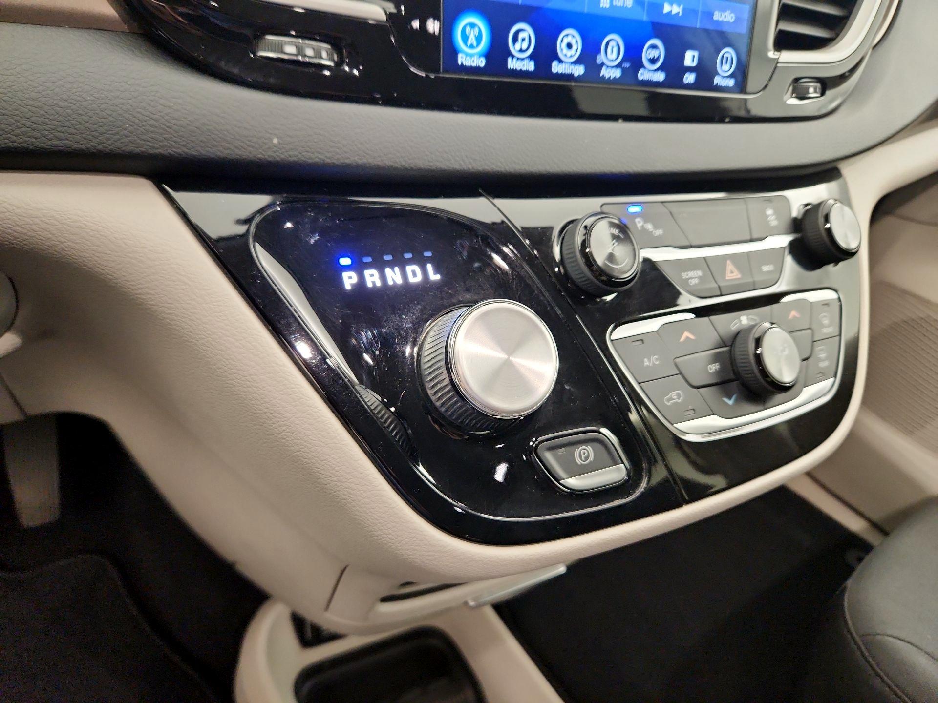 Thumbnail: 2017 Chrysler Pacifica - 17