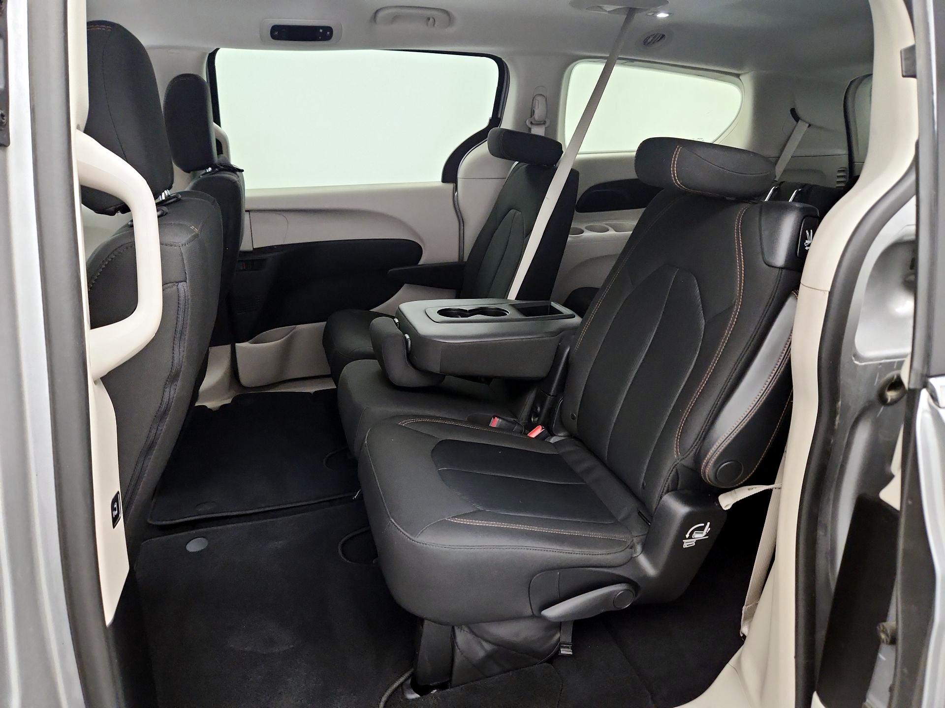 Thumbnail: 2017 Chrysler Pacifica - 19