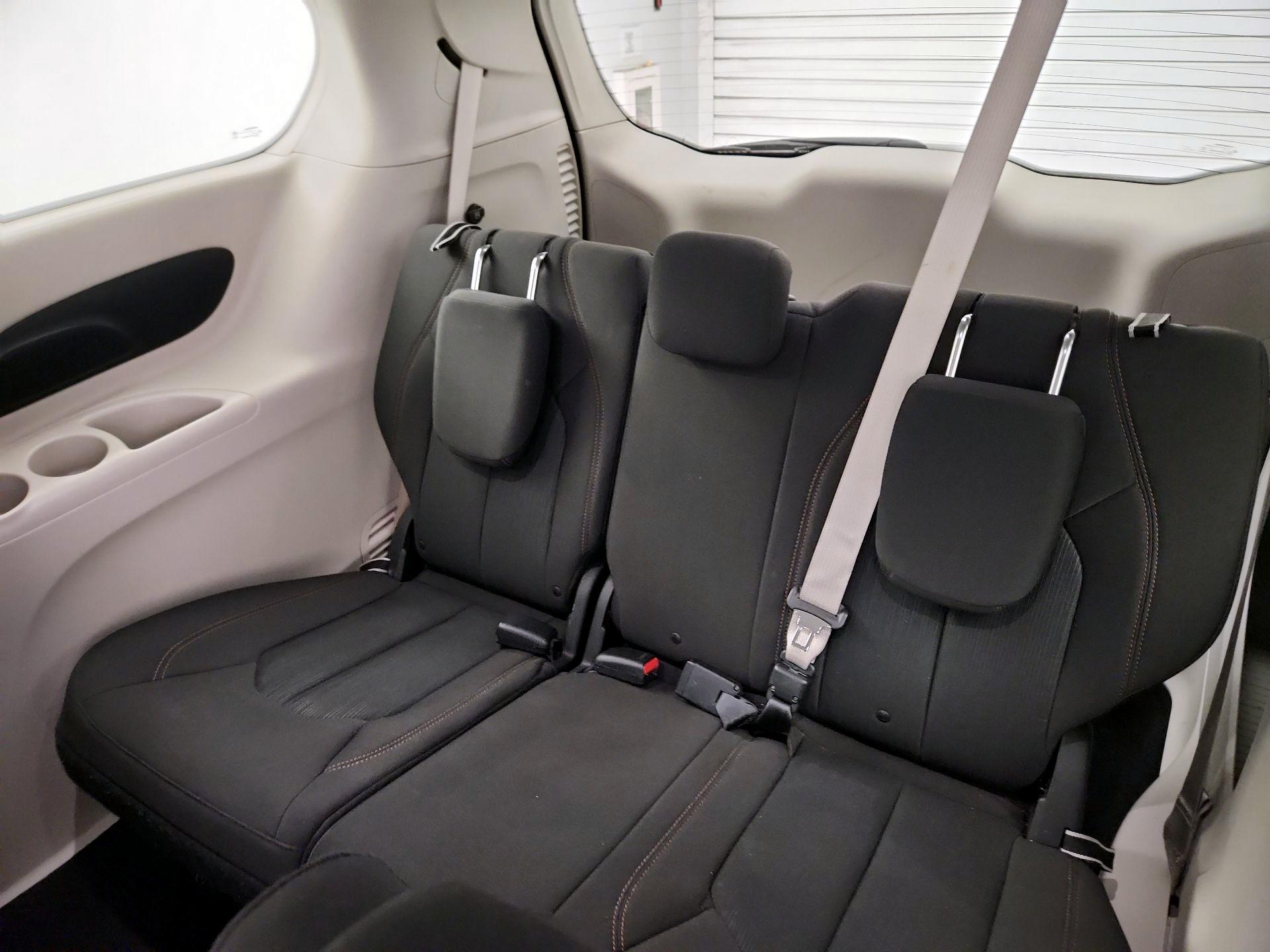 Thumbnail: 2017 Chrysler Pacifica - 20