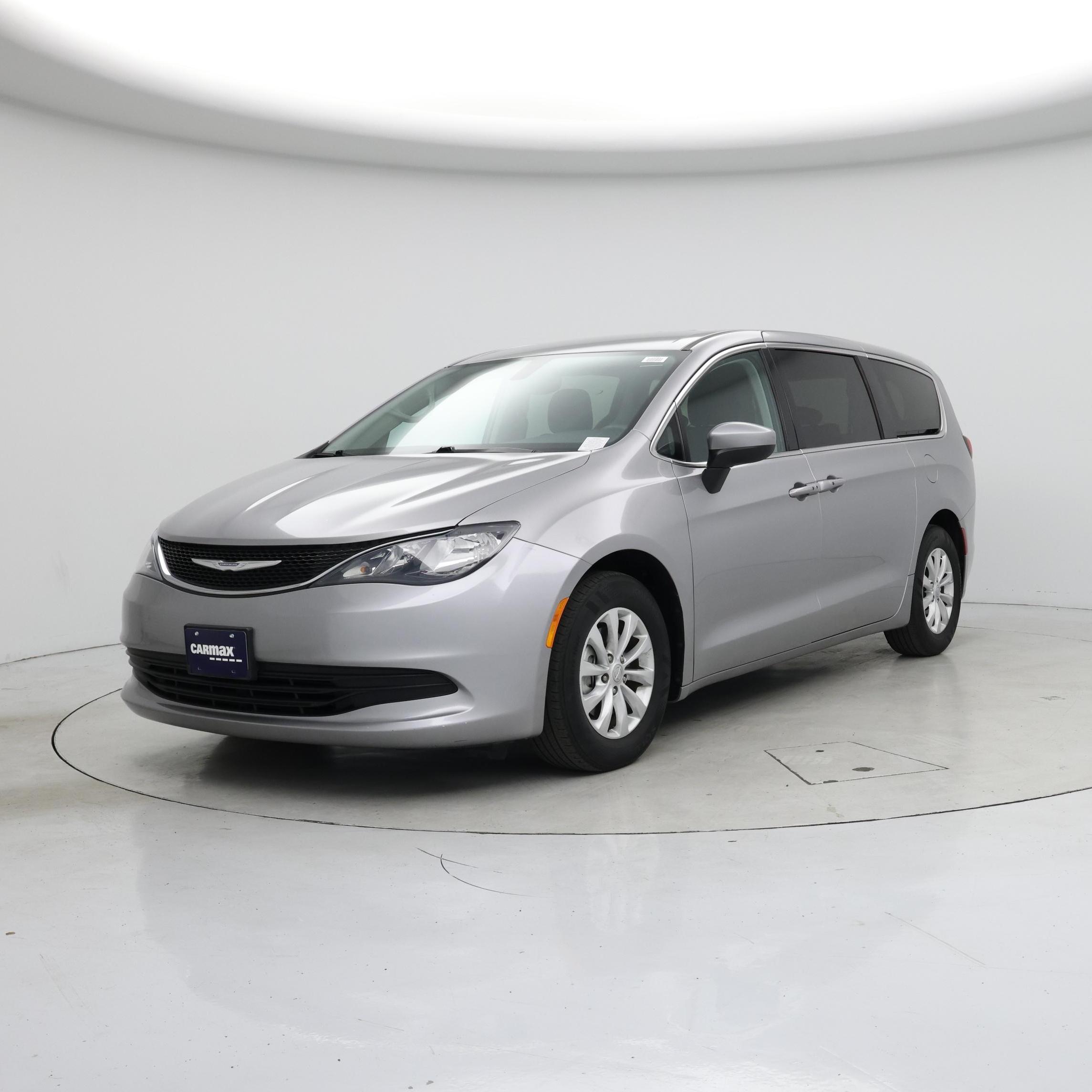 Thumbnail: 2017 Chrysler Pacifica - 4