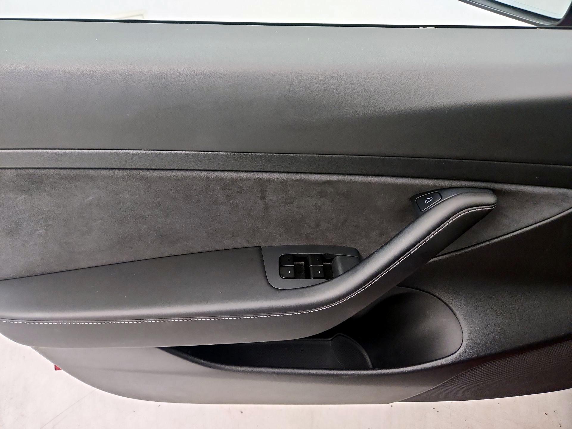 Thumbnail: 2021 Tesla Model 3 - 12