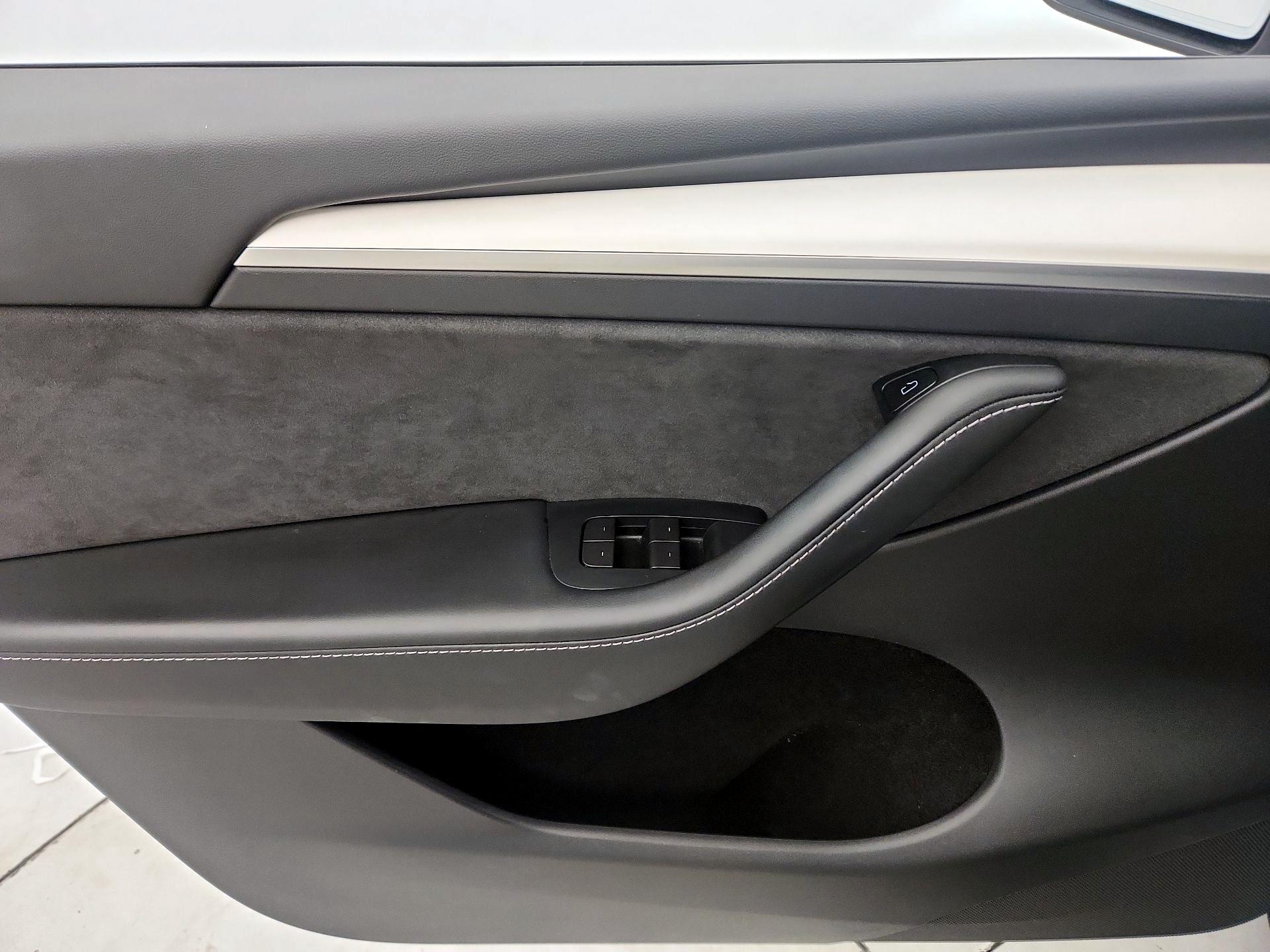 Thumbnail: 2023 Tesla Model Y - 12