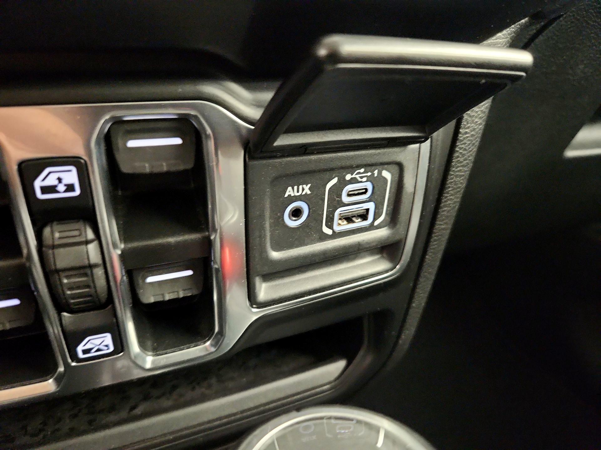 Thumbnail: 2022 Jeep Wrangler - 18