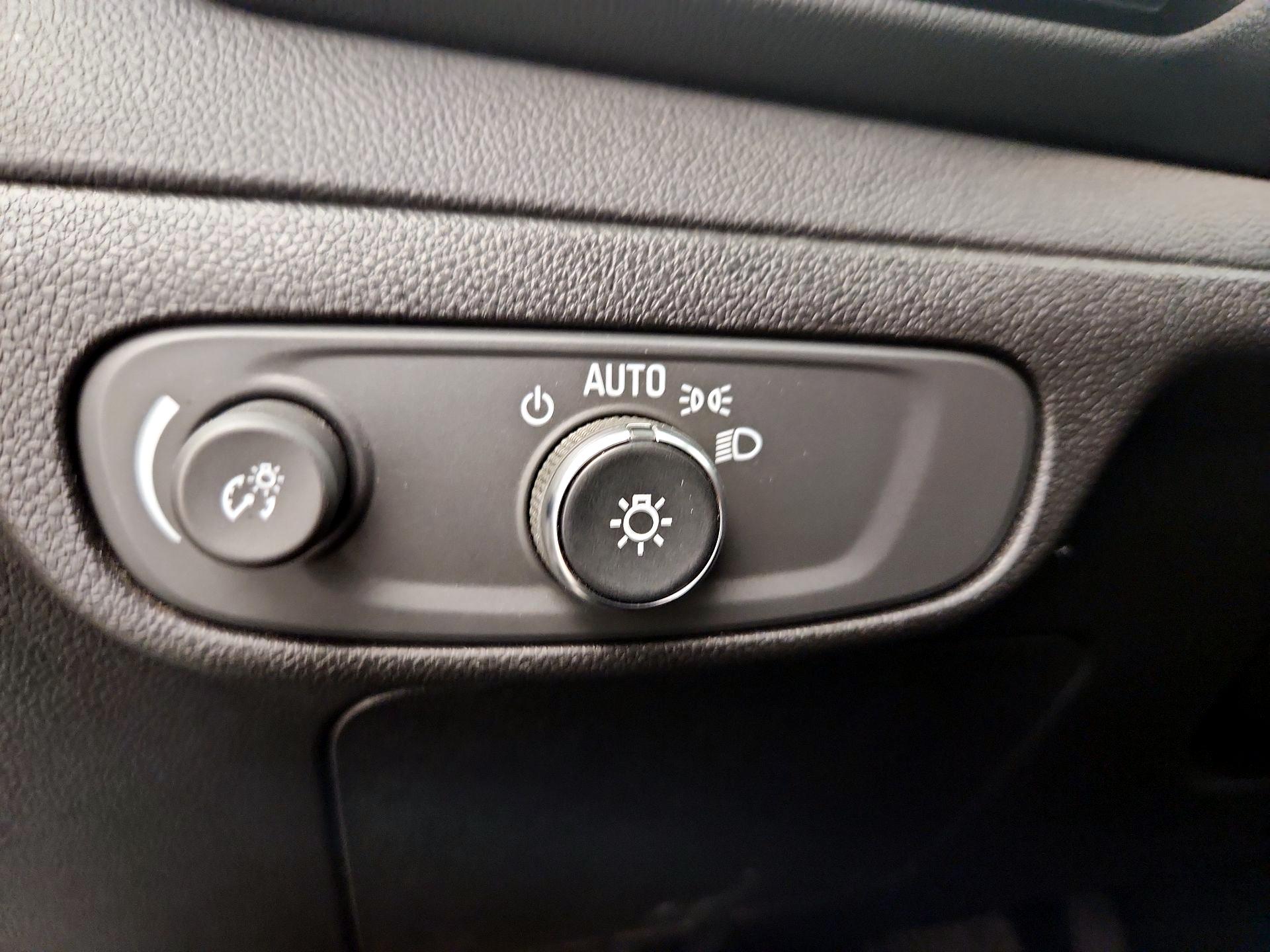 Thumbnail: 2023 Chevrolet Bolt EUV - 13