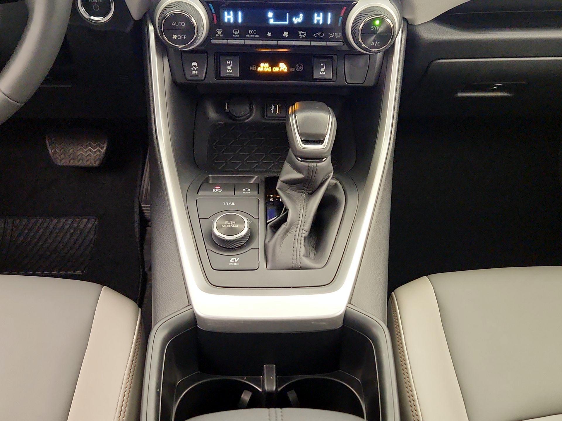 Thumbnail: 2024 Toyota RAV4 - 17