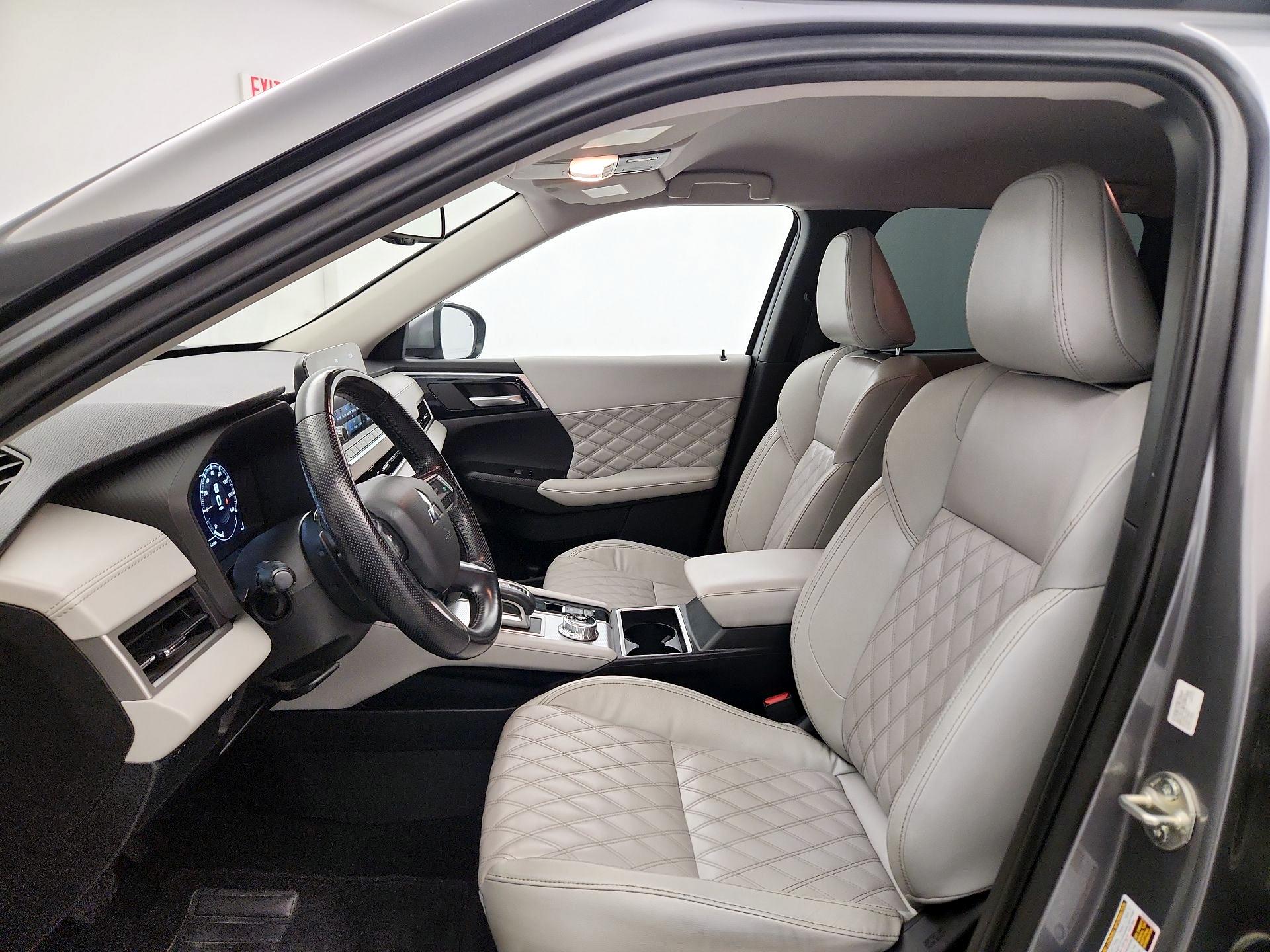 Thumbnail: 2022 Mitsubishi Outlander - 11