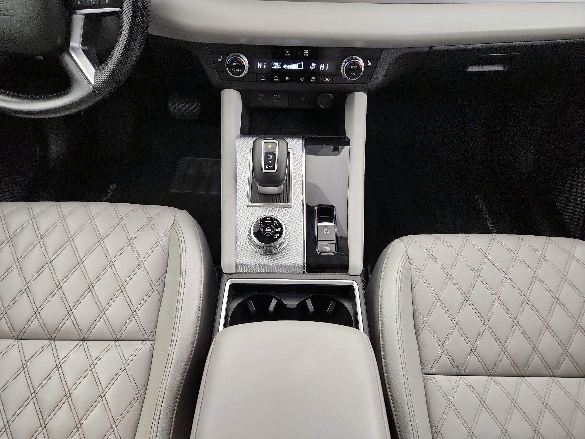 Thumbnail: 2022 Mitsubishi Outlander - 18