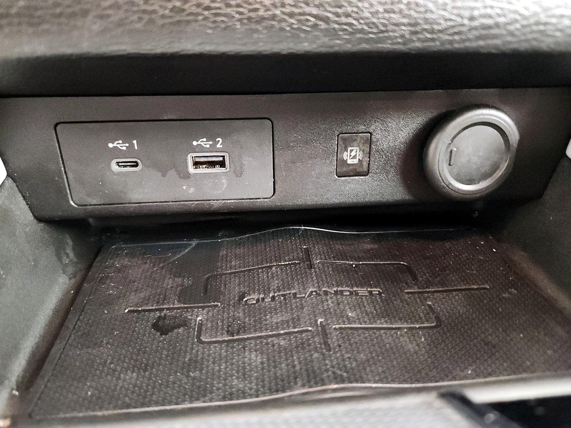 Thumbnail: 2022 Mitsubishi Outlander - 19