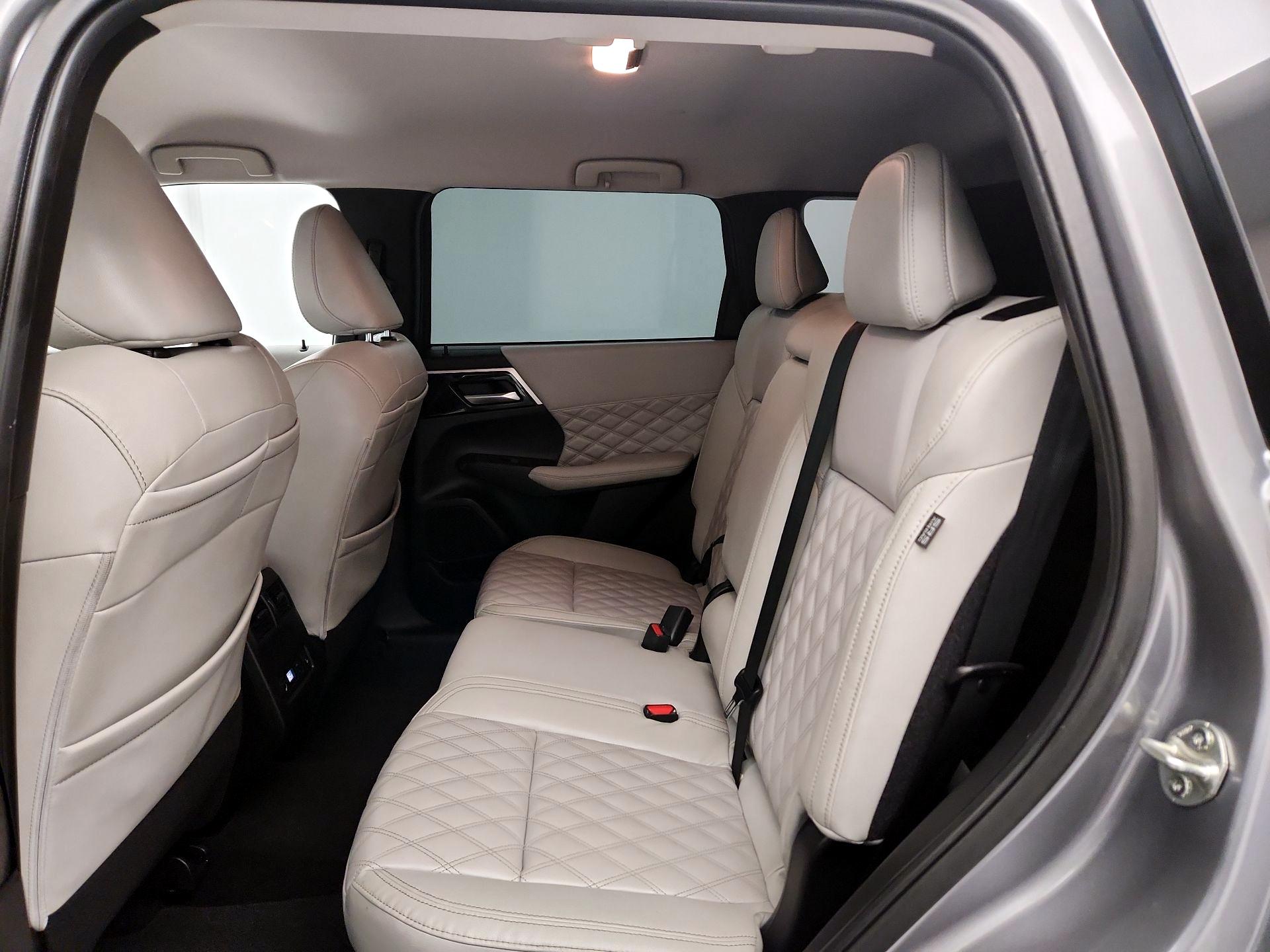 Thumbnail: 2022 Mitsubishi Outlander - 20