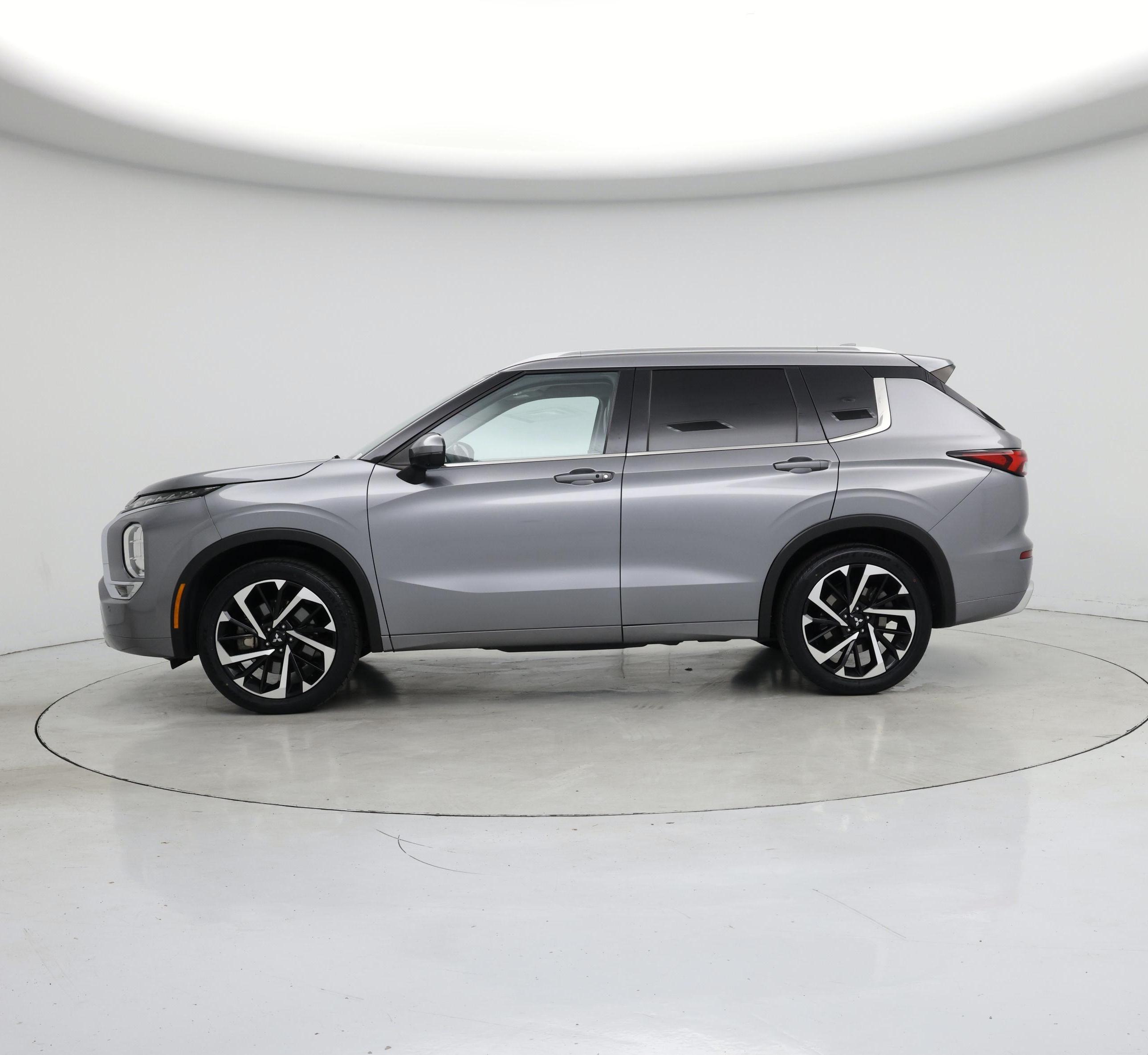 Thumbnail: 2022 Mitsubishi Outlander - 3