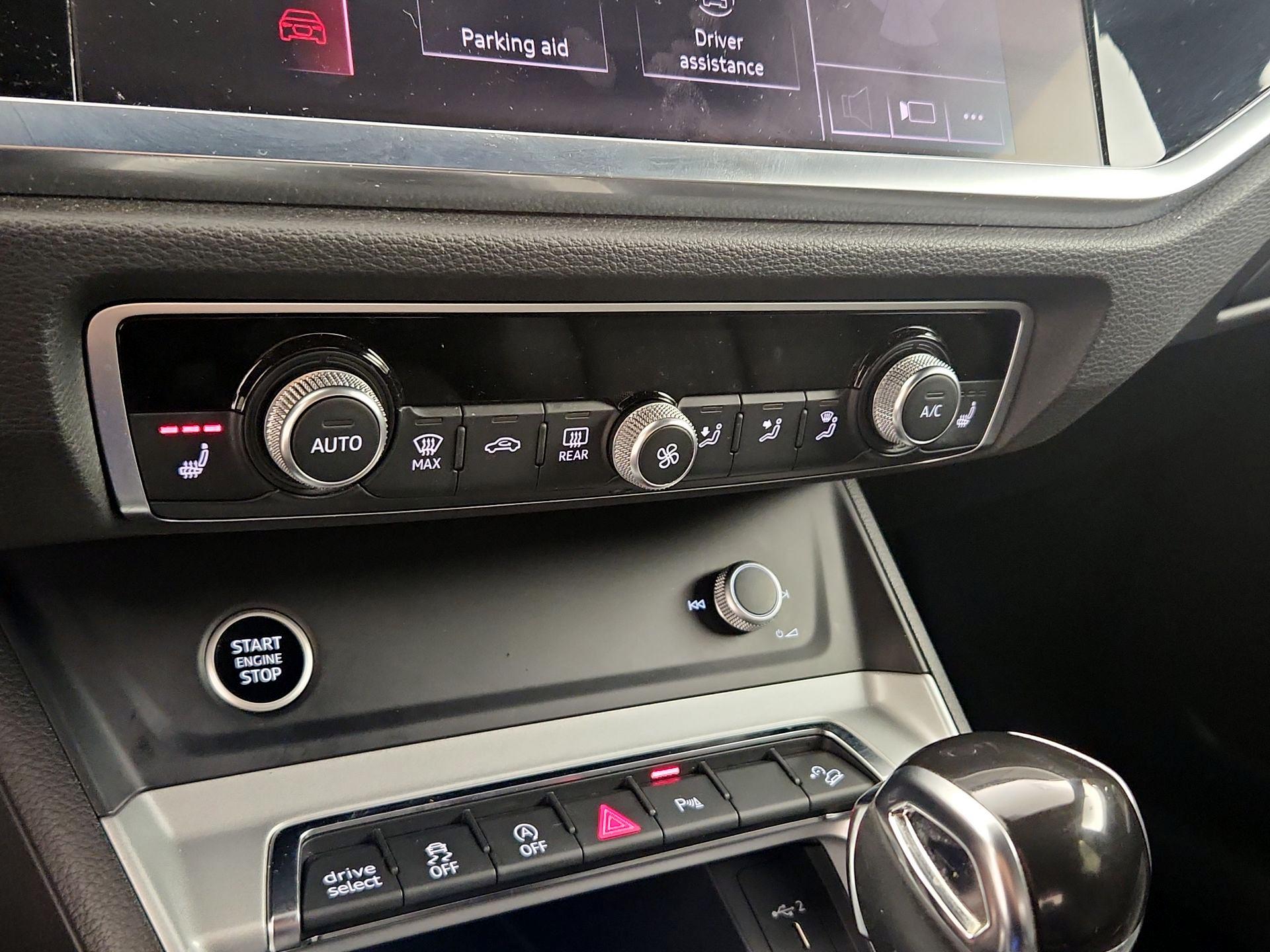 Thumbnail: 2021 Audi Q3 - 16