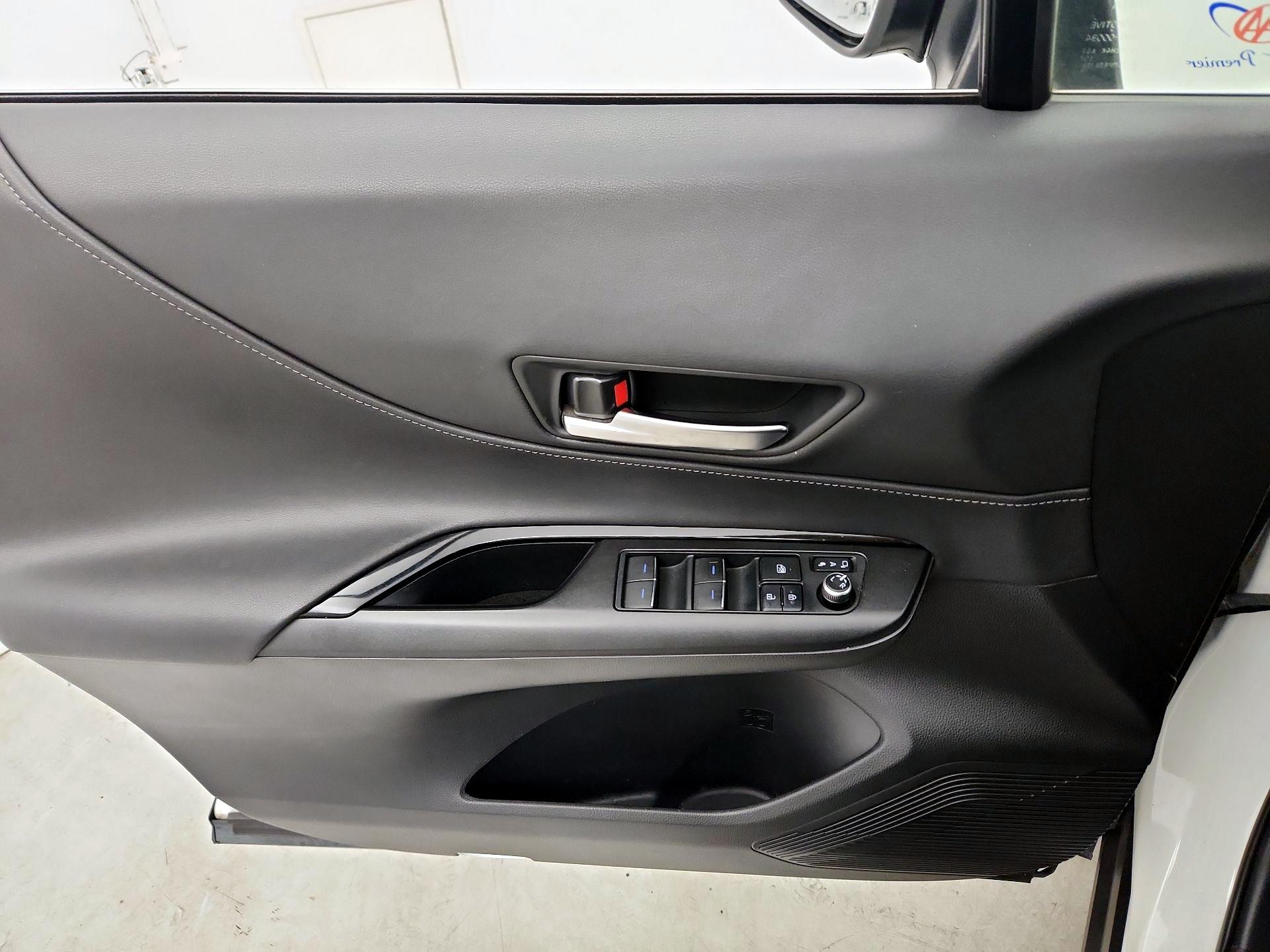 Thumbnail: 2021 Toyota Venza - 12