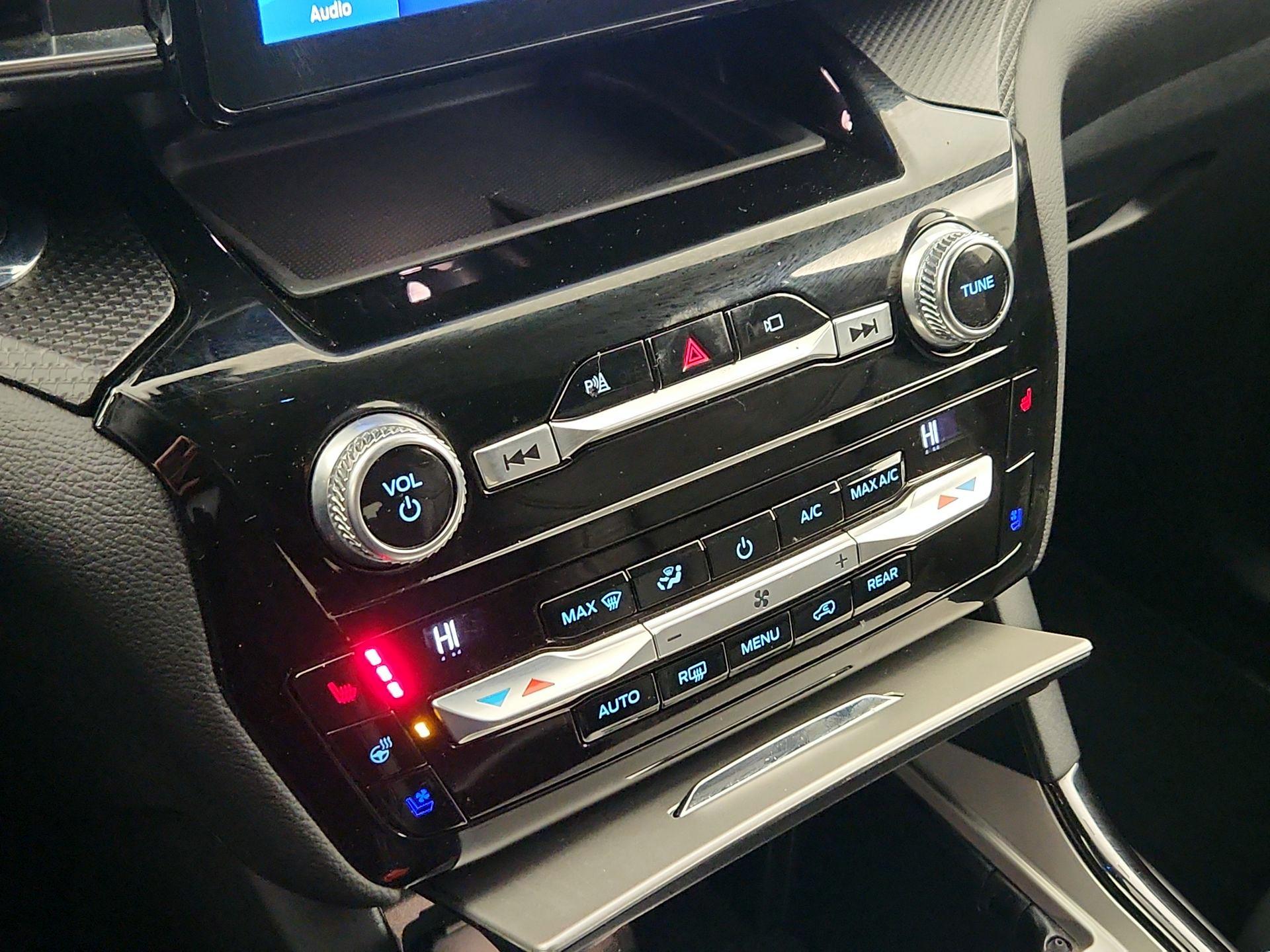 Thumbnail: 2021 Ford Explorer - 16