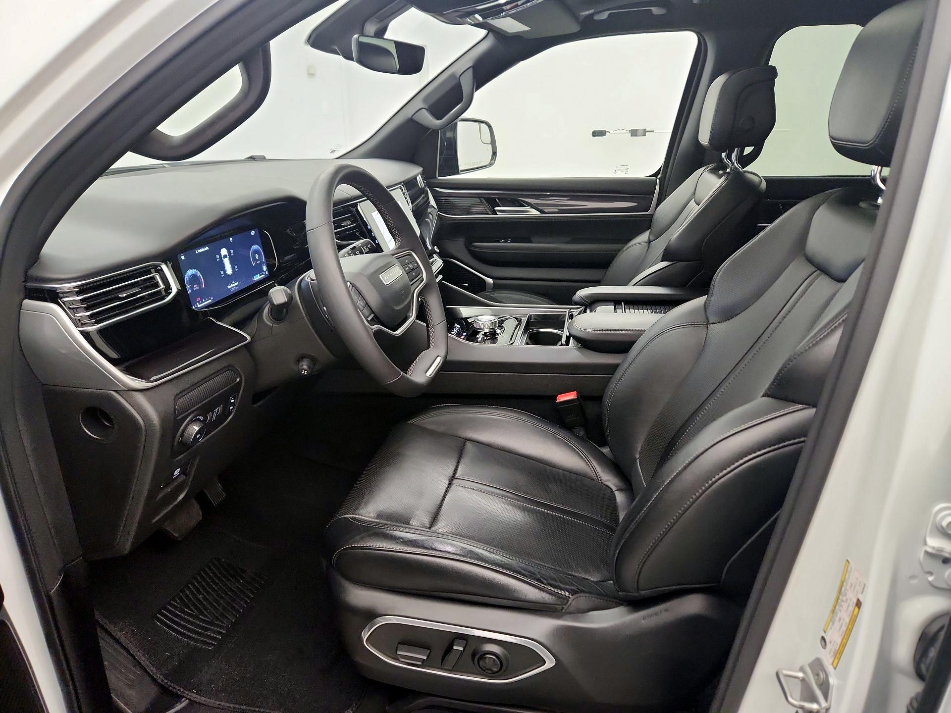 Thumbnail: 2023 Jeep Wagoneer - 11