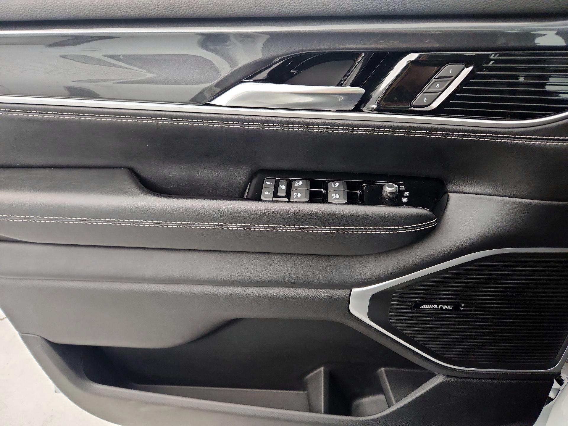 Thumbnail: 2023 Jeep Wagoneer - 12