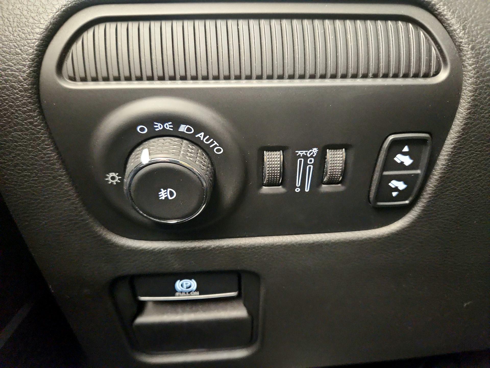 Thumbnail: 2023 Jeep Wagoneer - 13