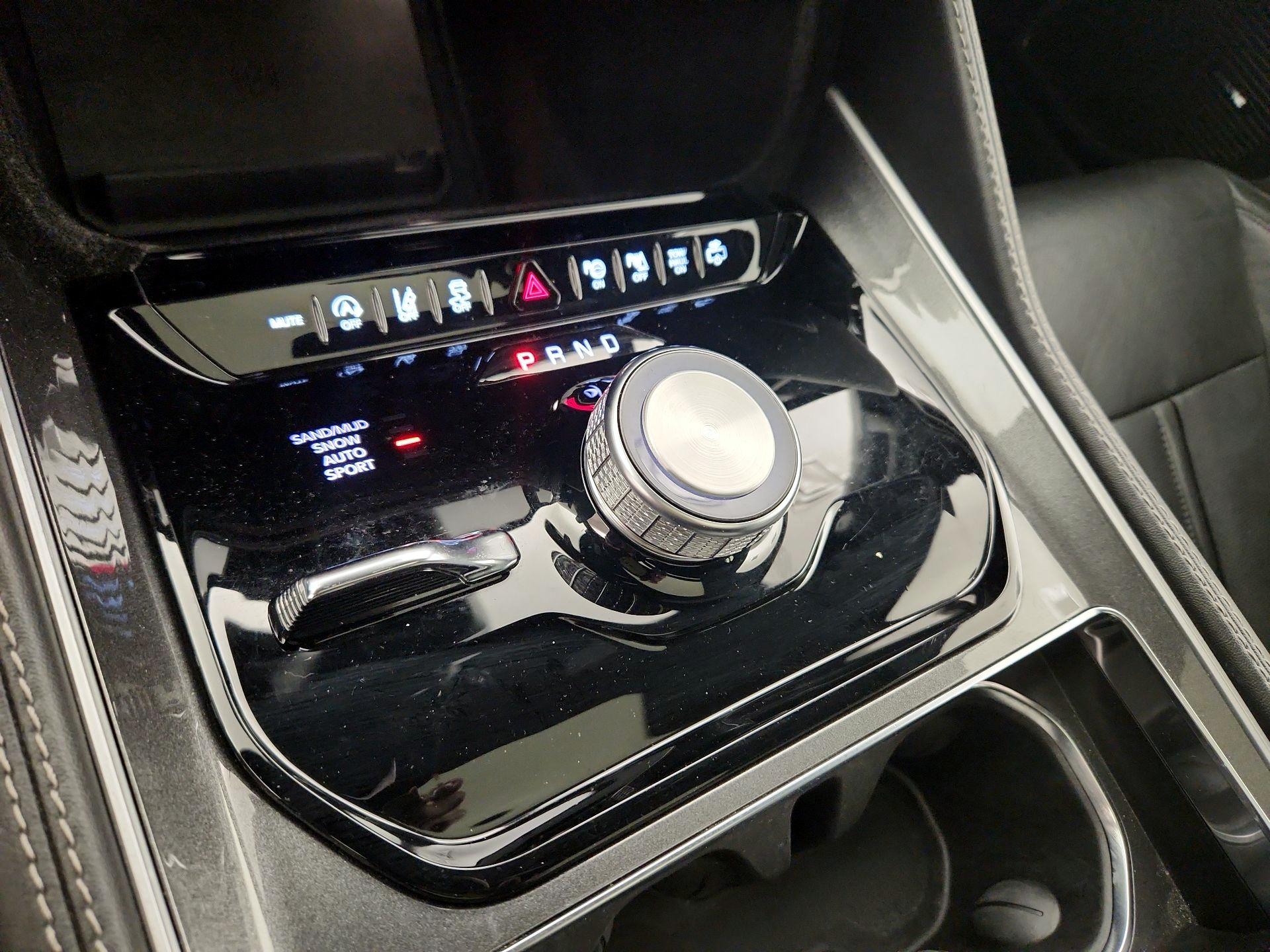 Thumbnail: 2023 Jeep Wagoneer - 18