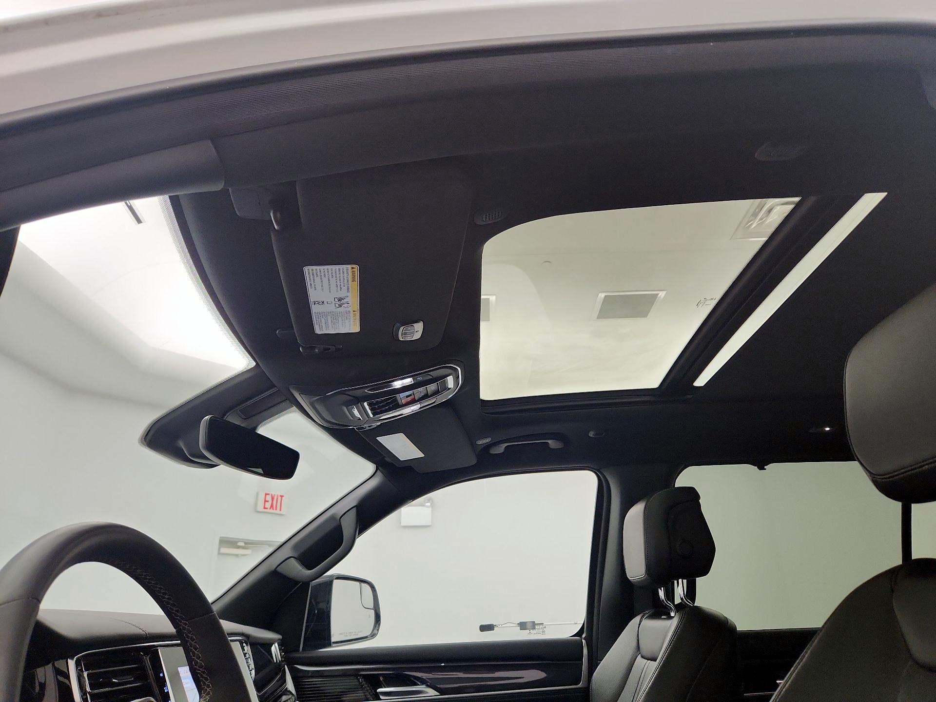 Thumbnail: 2023 Jeep Wagoneer - 20