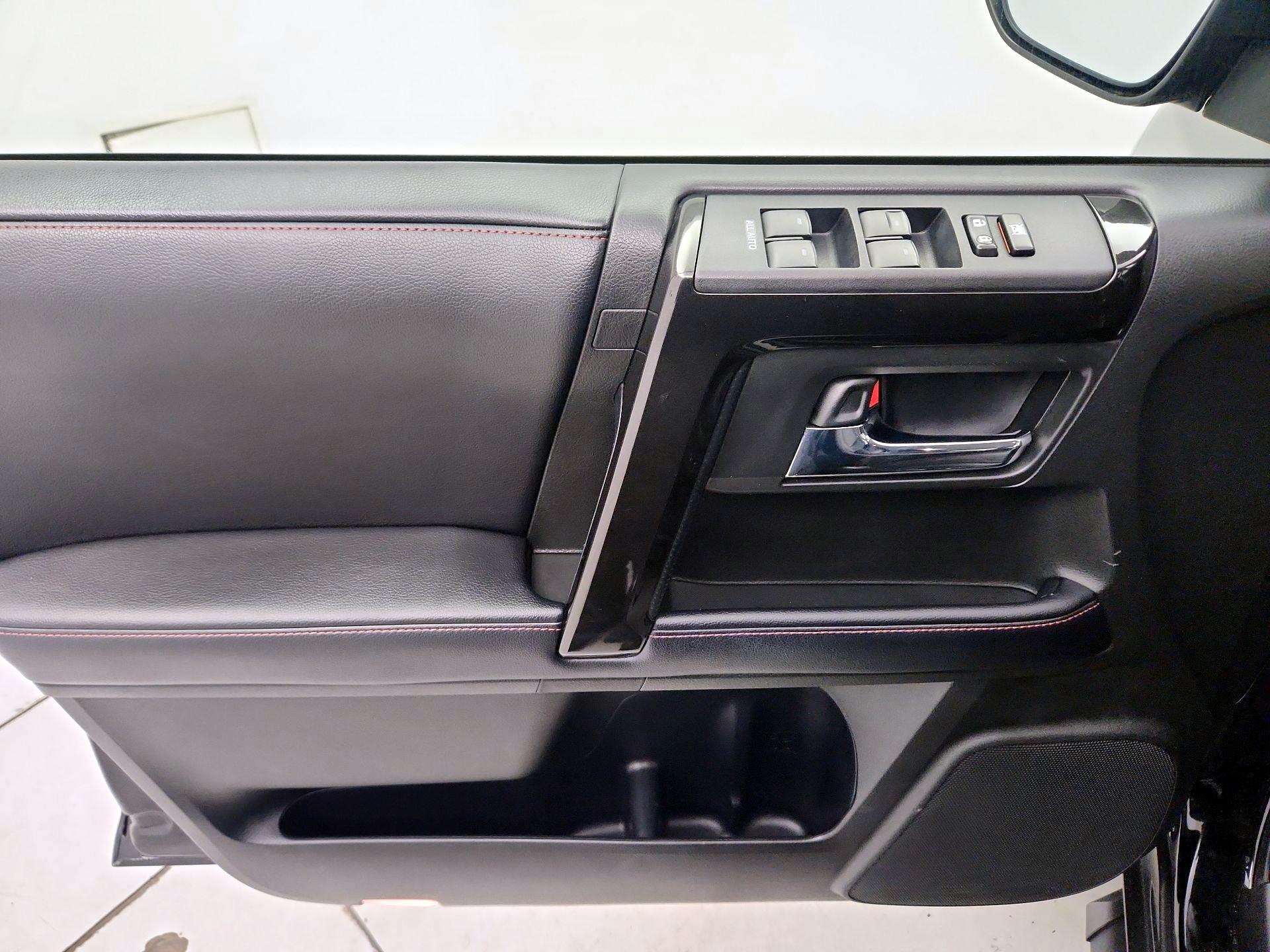 Thumbnail: 2018 Toyota 4Runner - 12