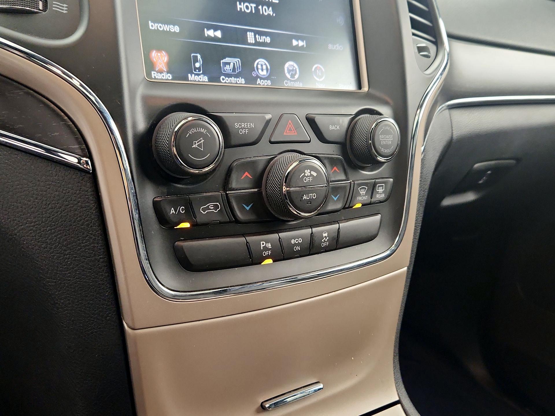 Thumbnail: 2015 Jeep Grand Cherokee - 17