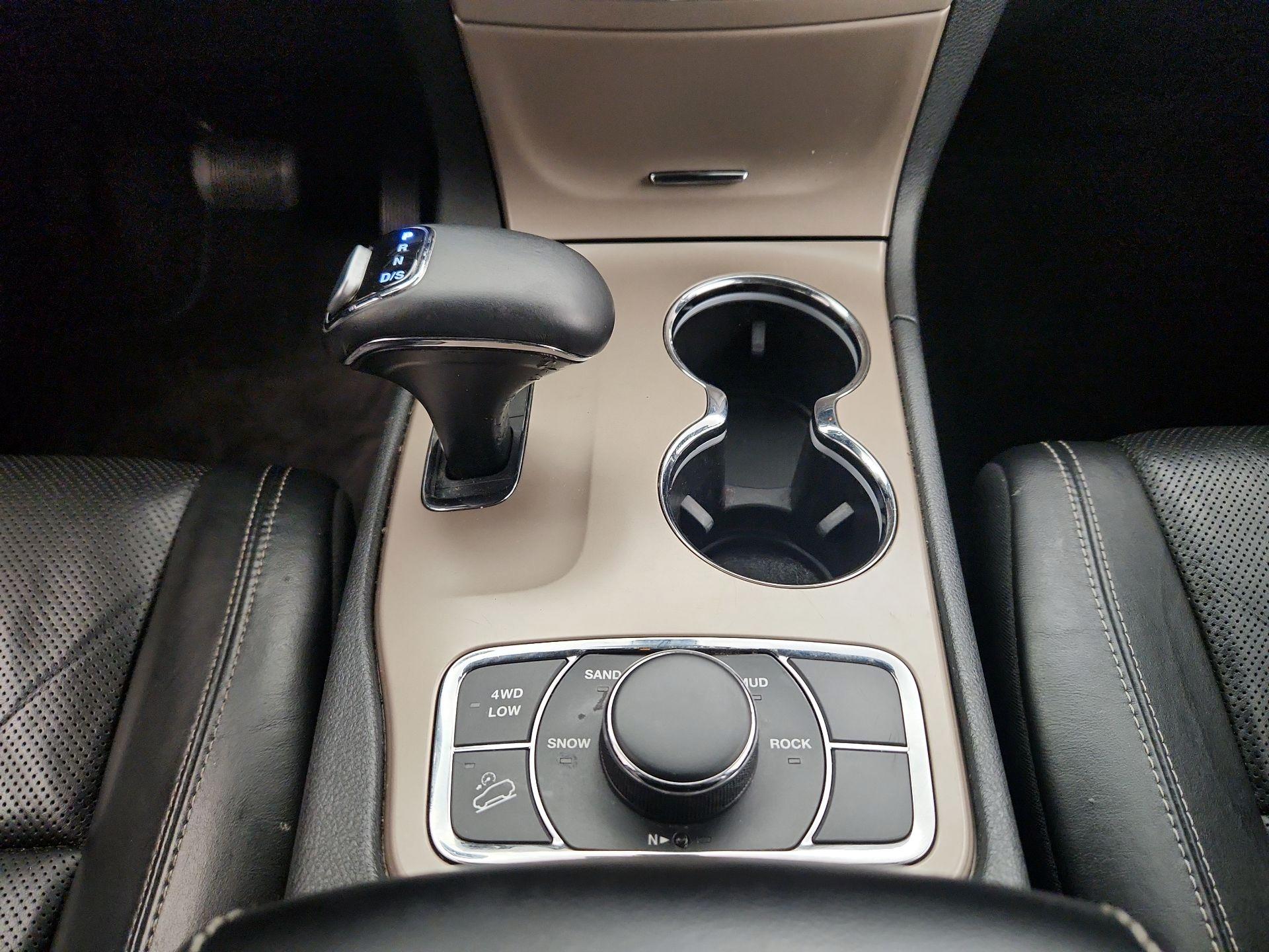 Thumbnail: 2015 Jeep Grand Cherokee - 18