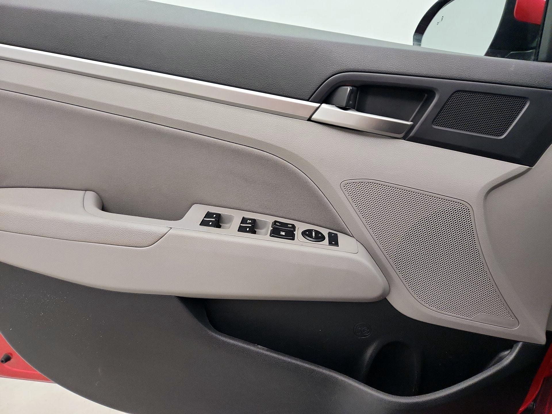 Thumbnail: 2020 Hyundai Elantra - 12