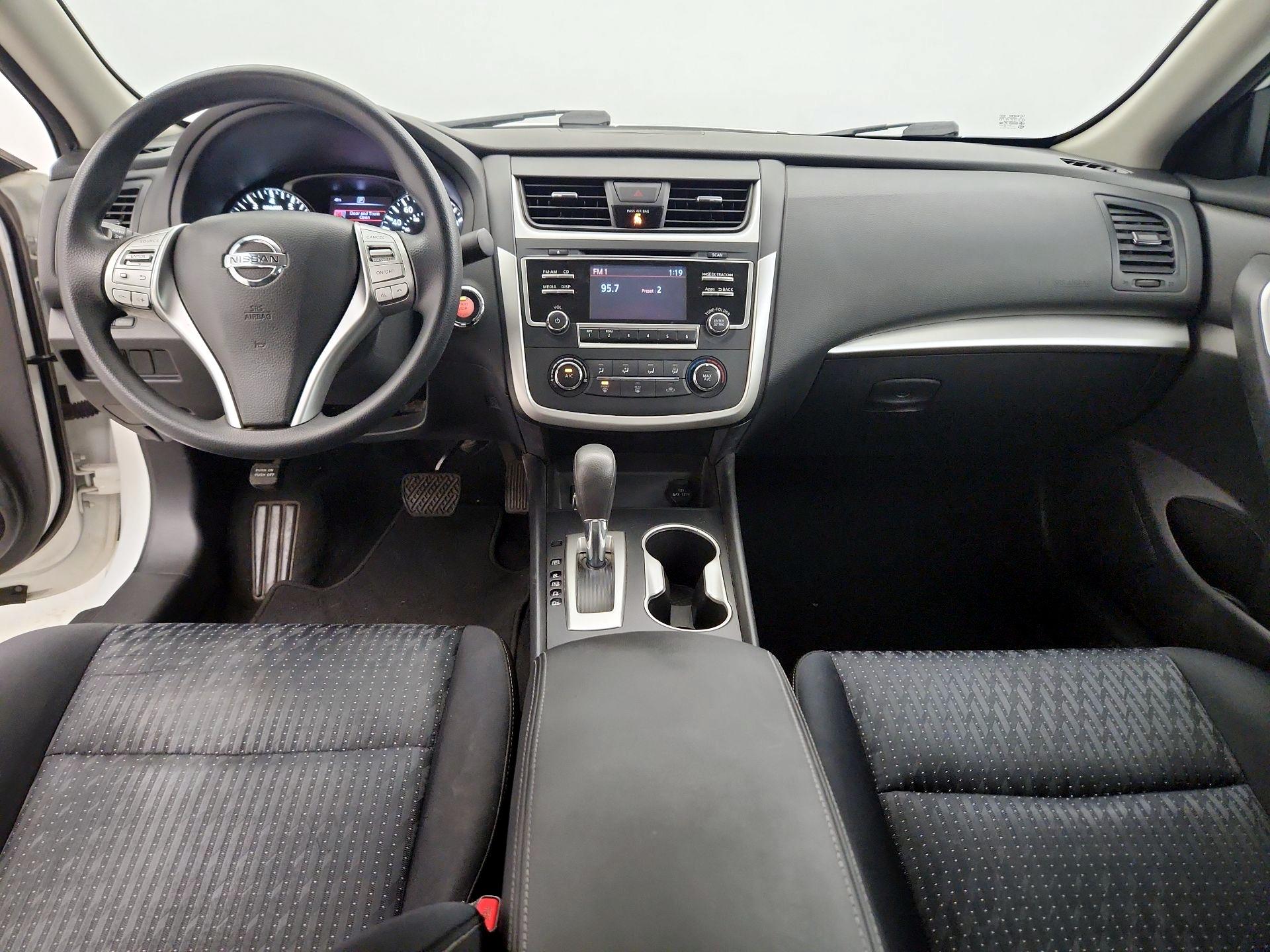 Thumbnail: 2016 Nissan Altima - 9