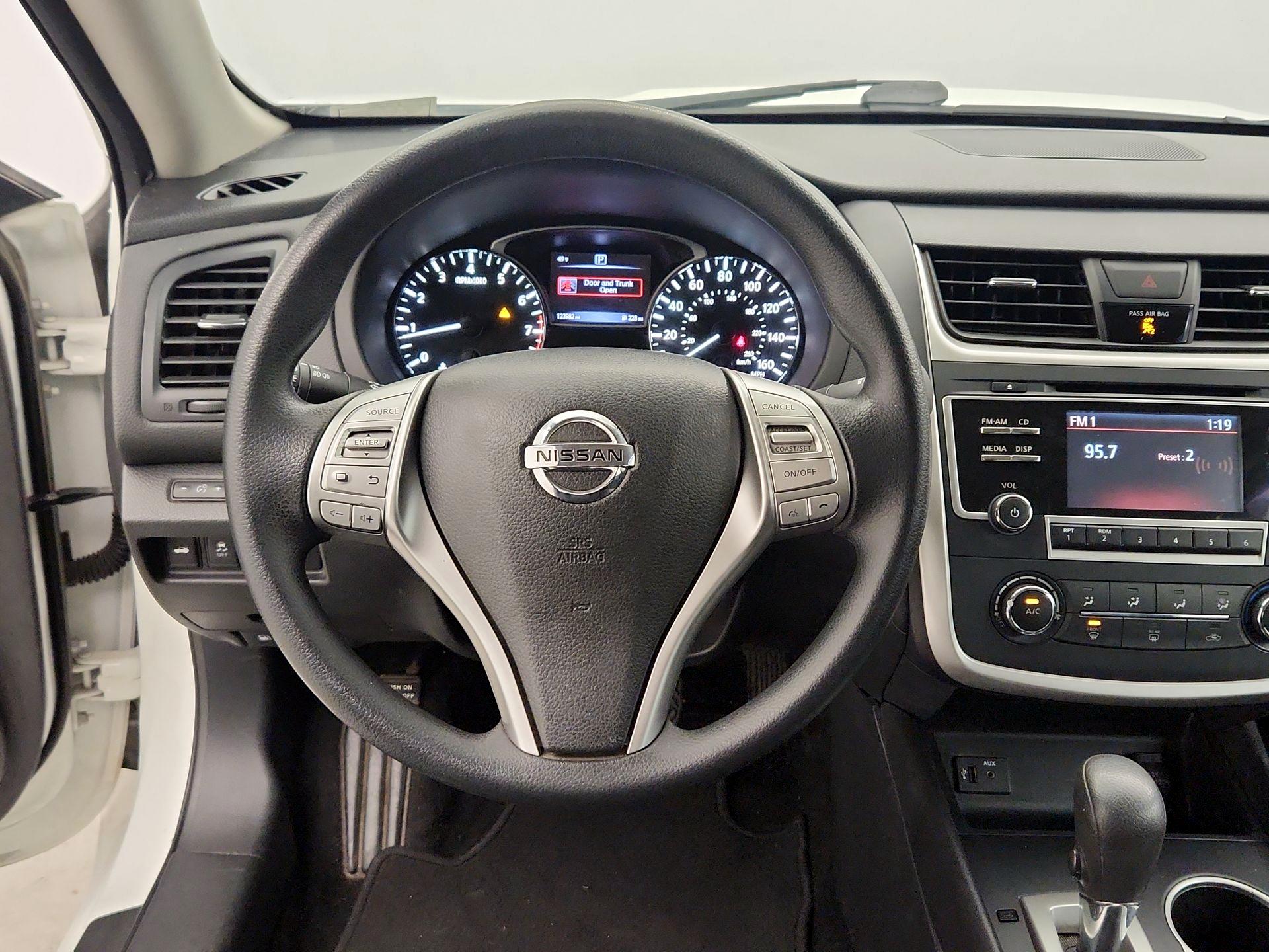 Thumbnail: 2016 Nissan Altima - 10