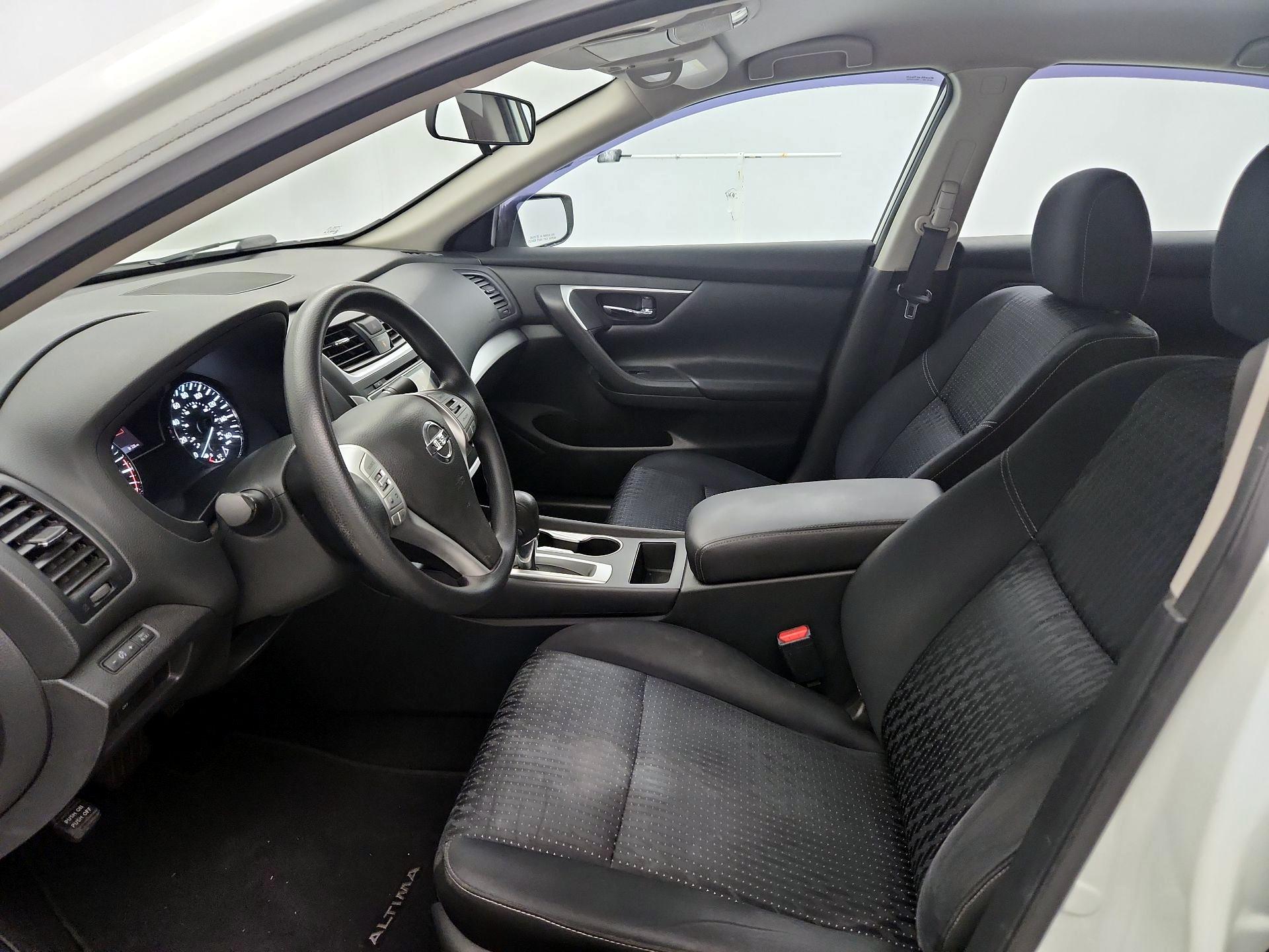 Thumbnail: 2016 Nissan Altima - 11