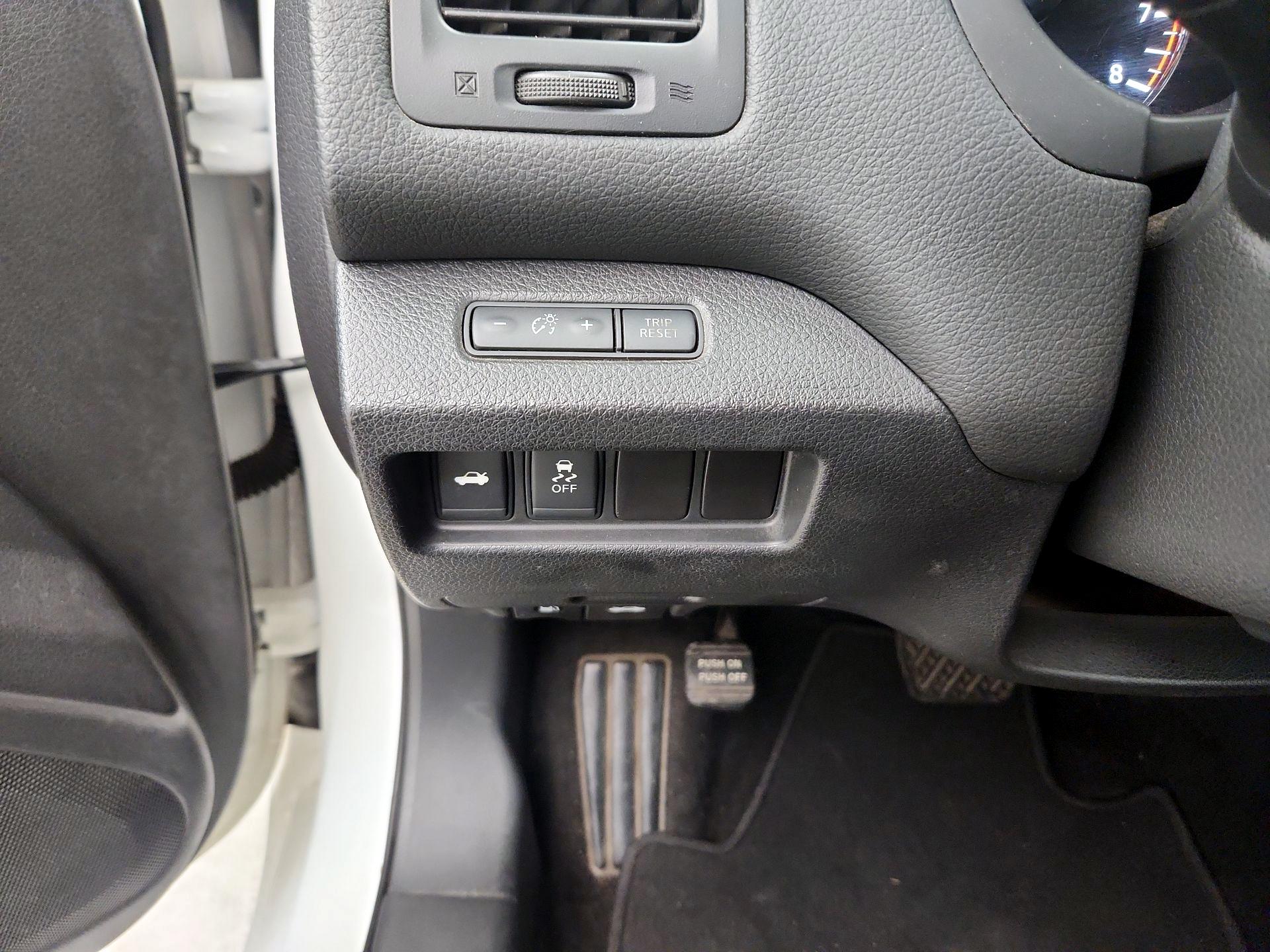 Thumbnail: 2016 Nissan Altima - 13