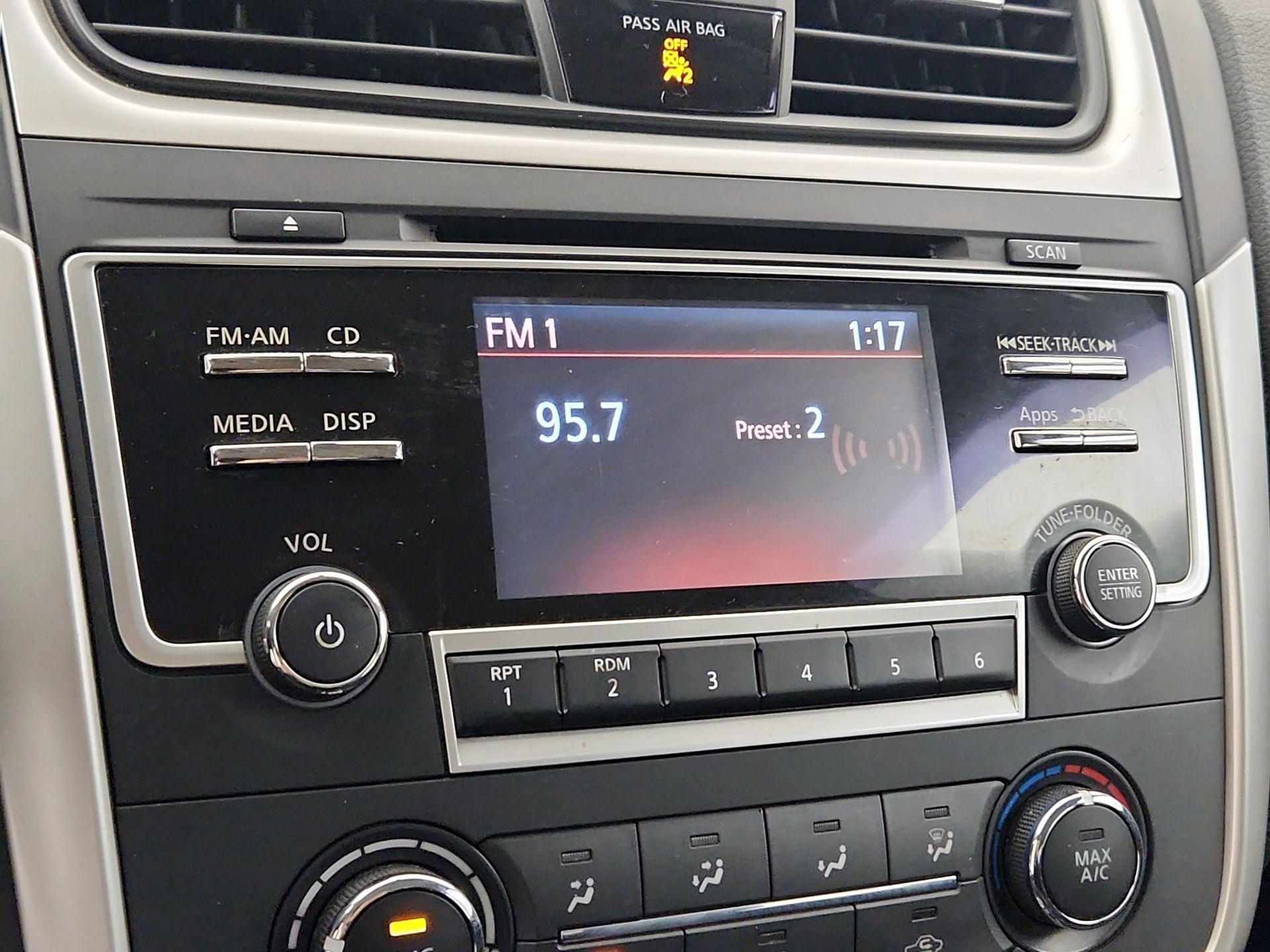 Thumbnail: 2016 Nissan Altima - 15