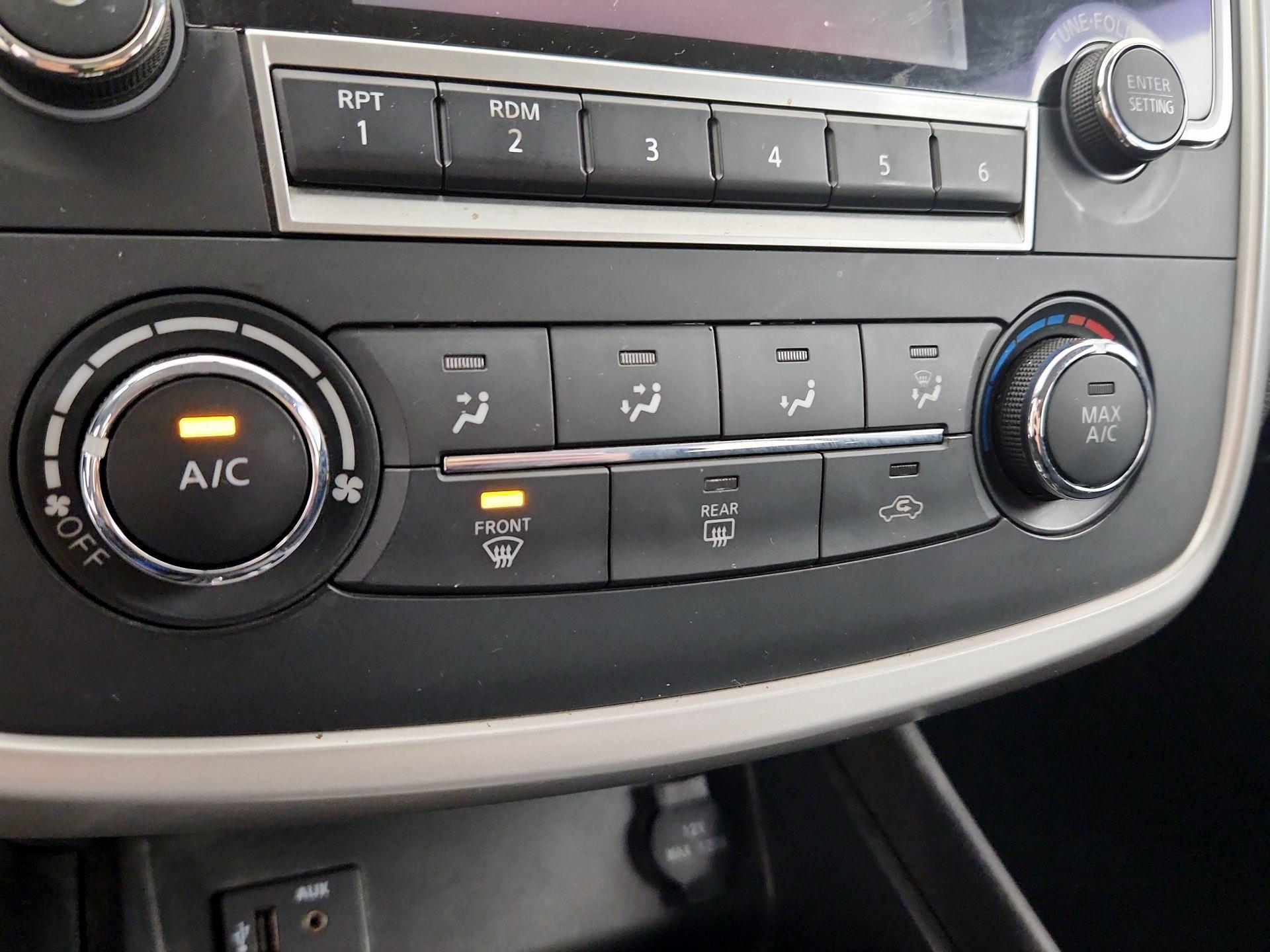 Thumbnail: 2016 Nissan Altima - 16