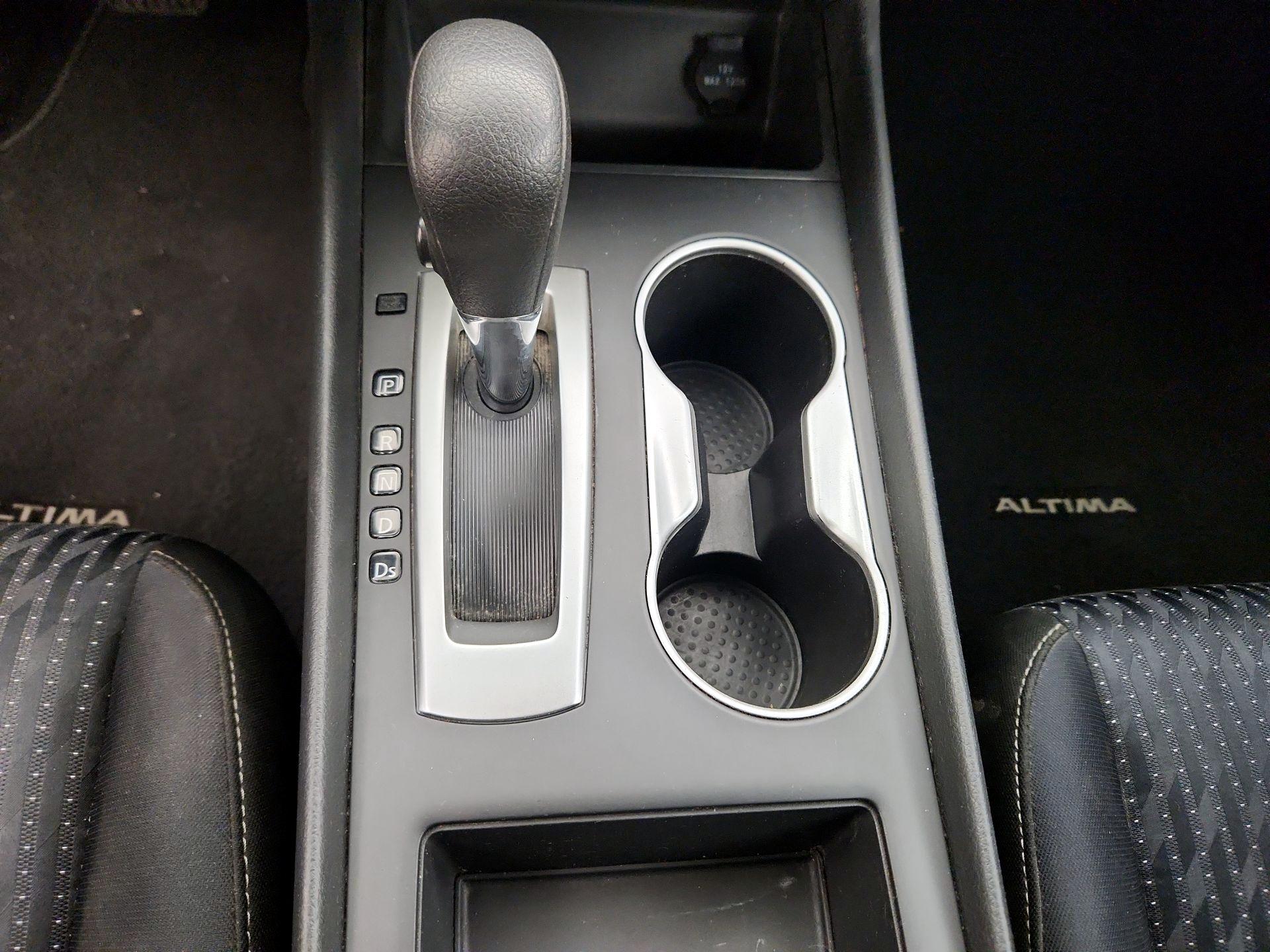 Thumbnail: 2016 Nissan Altima - 17