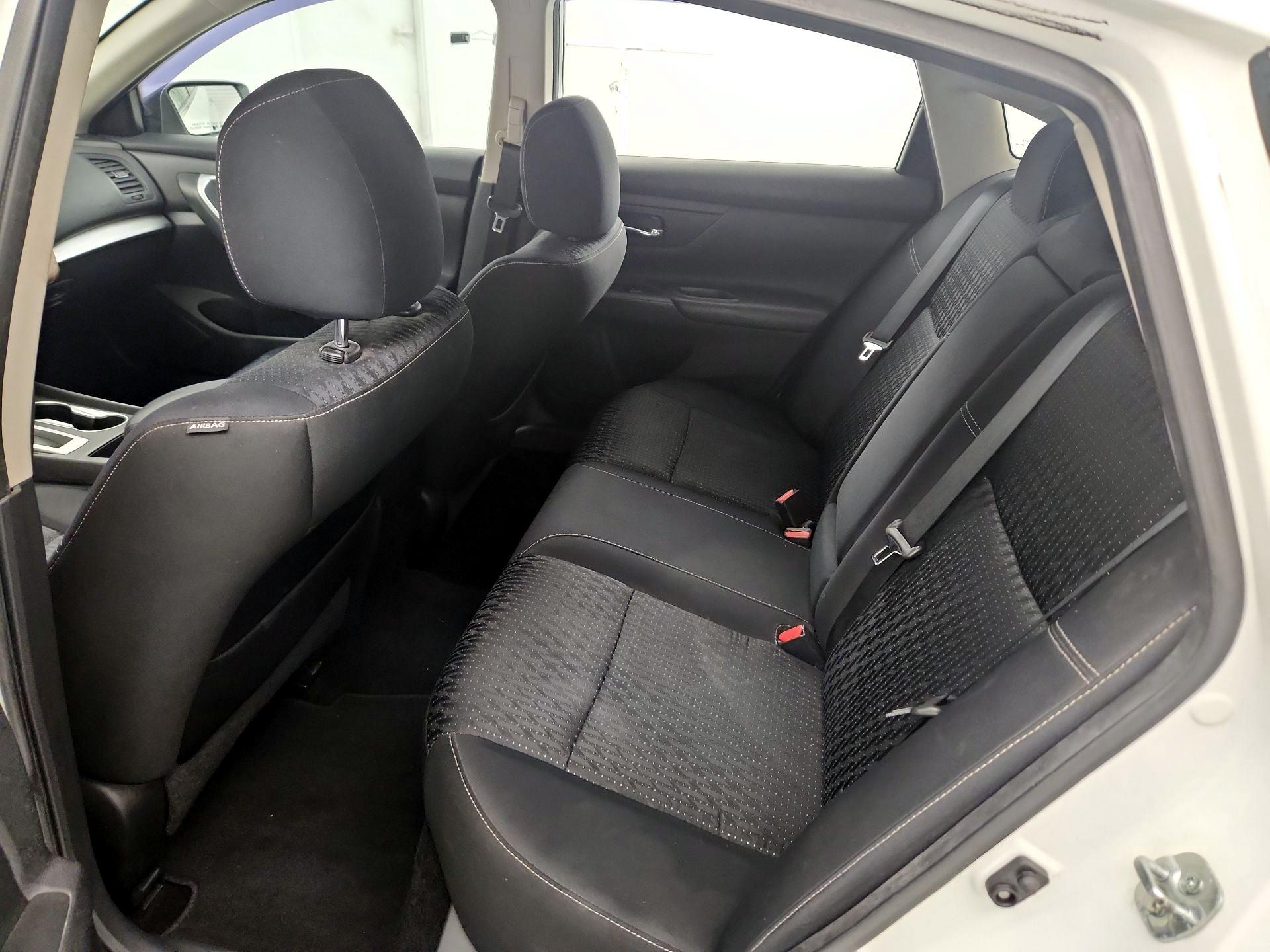 Thumbnail: 2016 Nissan Altima - 19