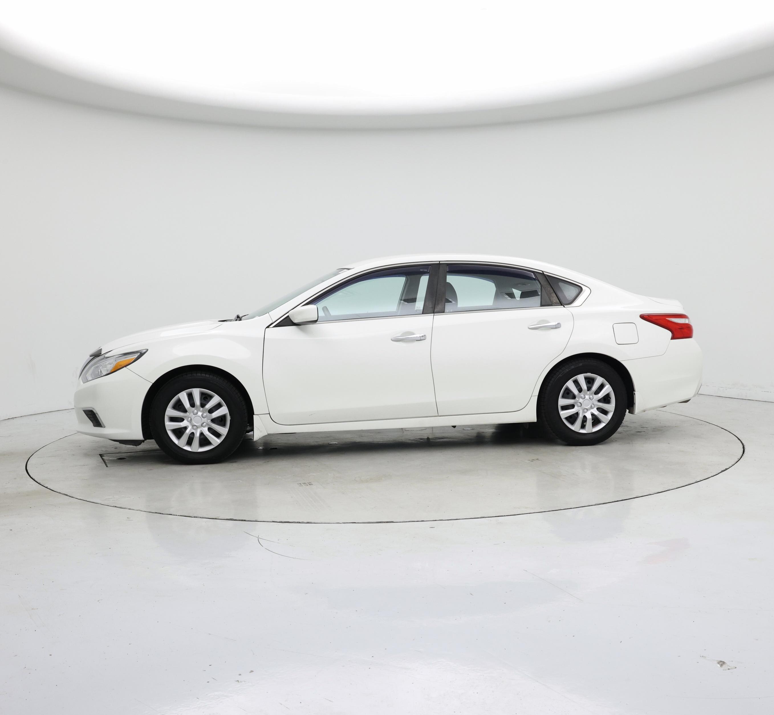 Thumbnail: 2016 Nissan Altima - 3