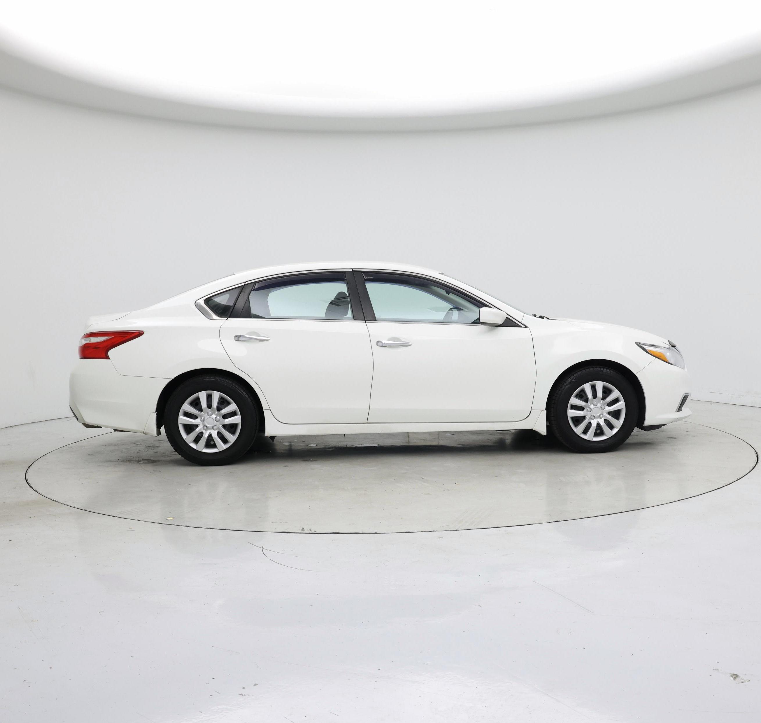 Thumbnail: 2016 Nissan Altima - 7