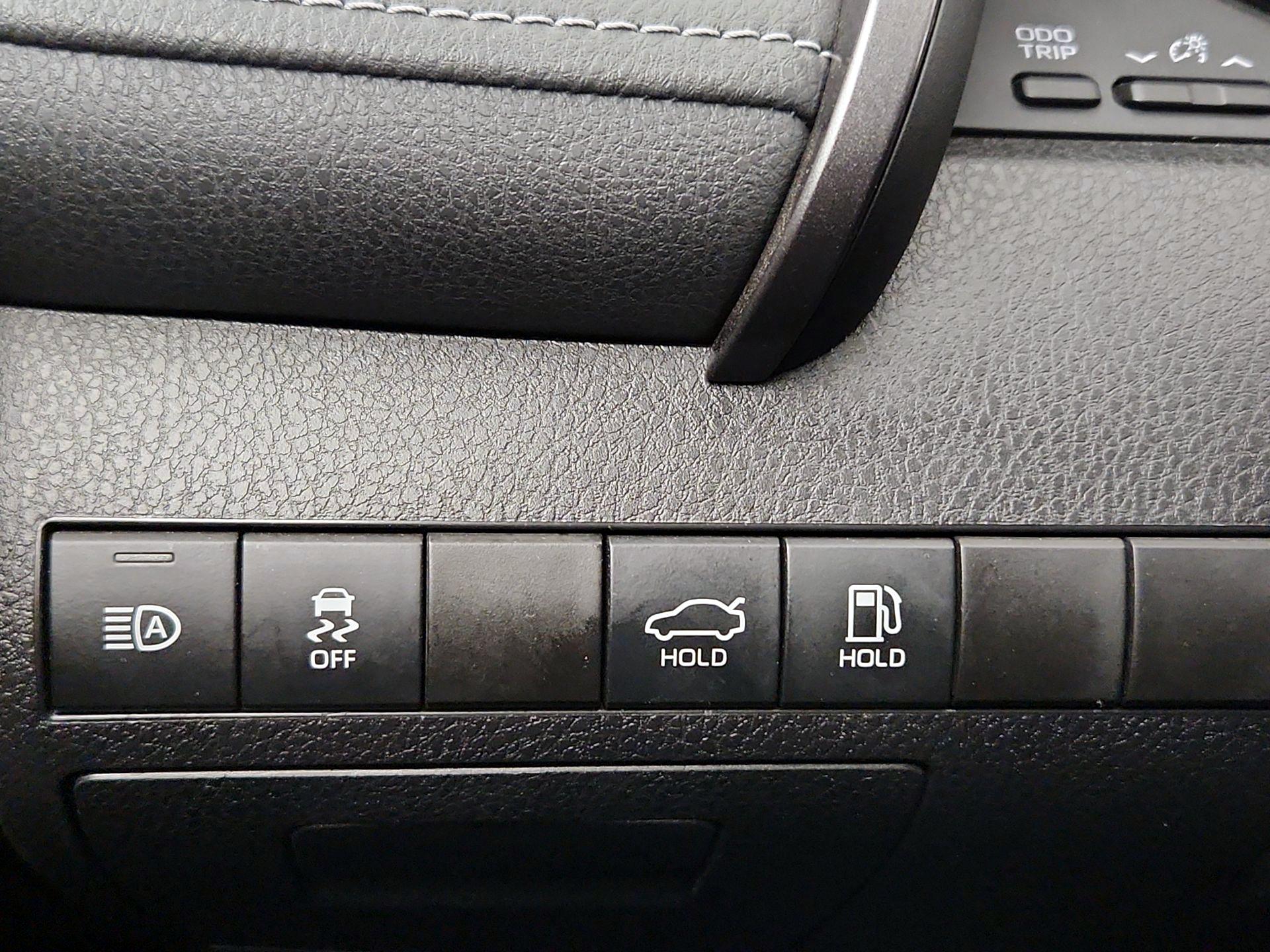 Thumbnail: 2022 Toyota Camry - 13