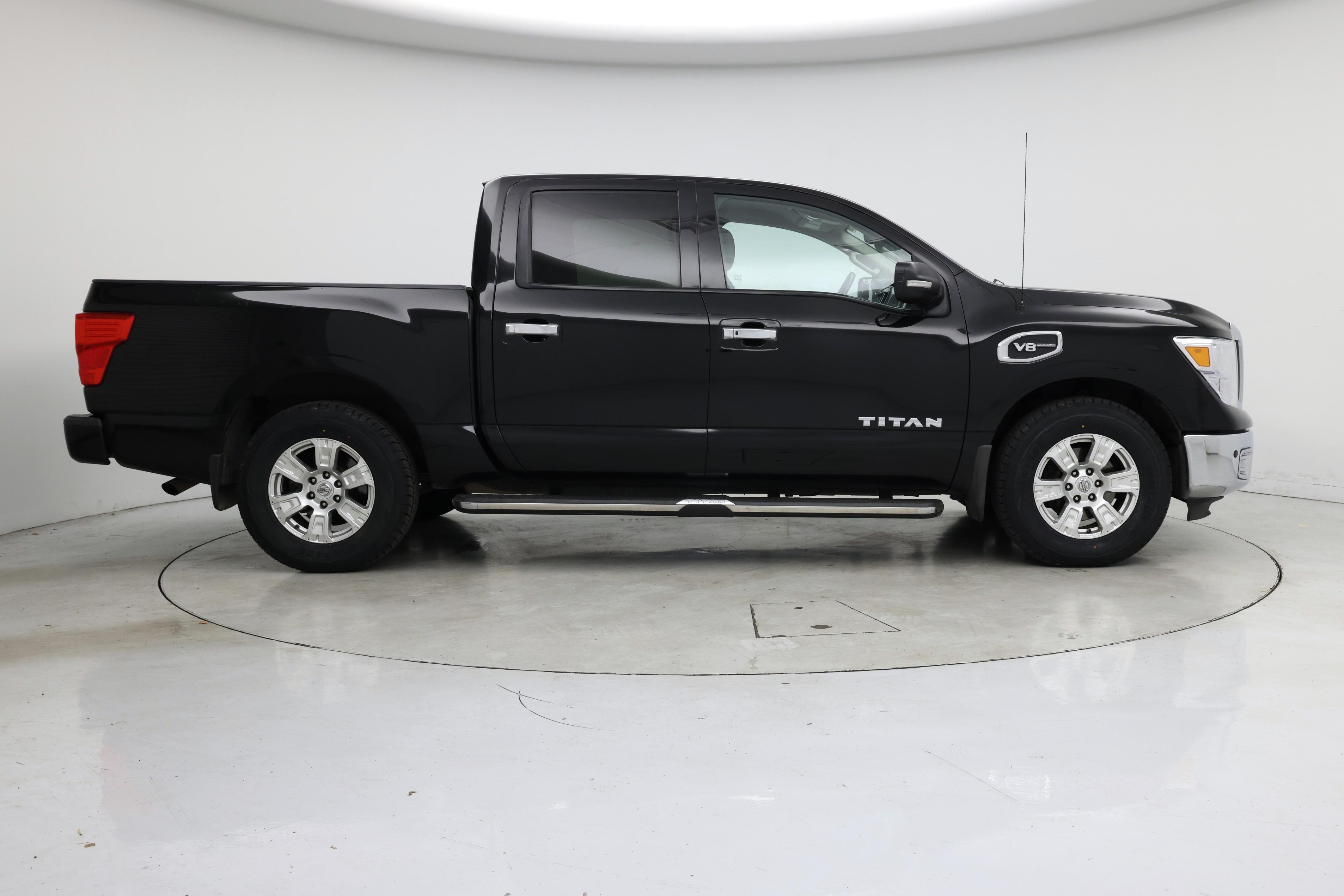 Thumbnail: 2017 Nissan Titan - 7