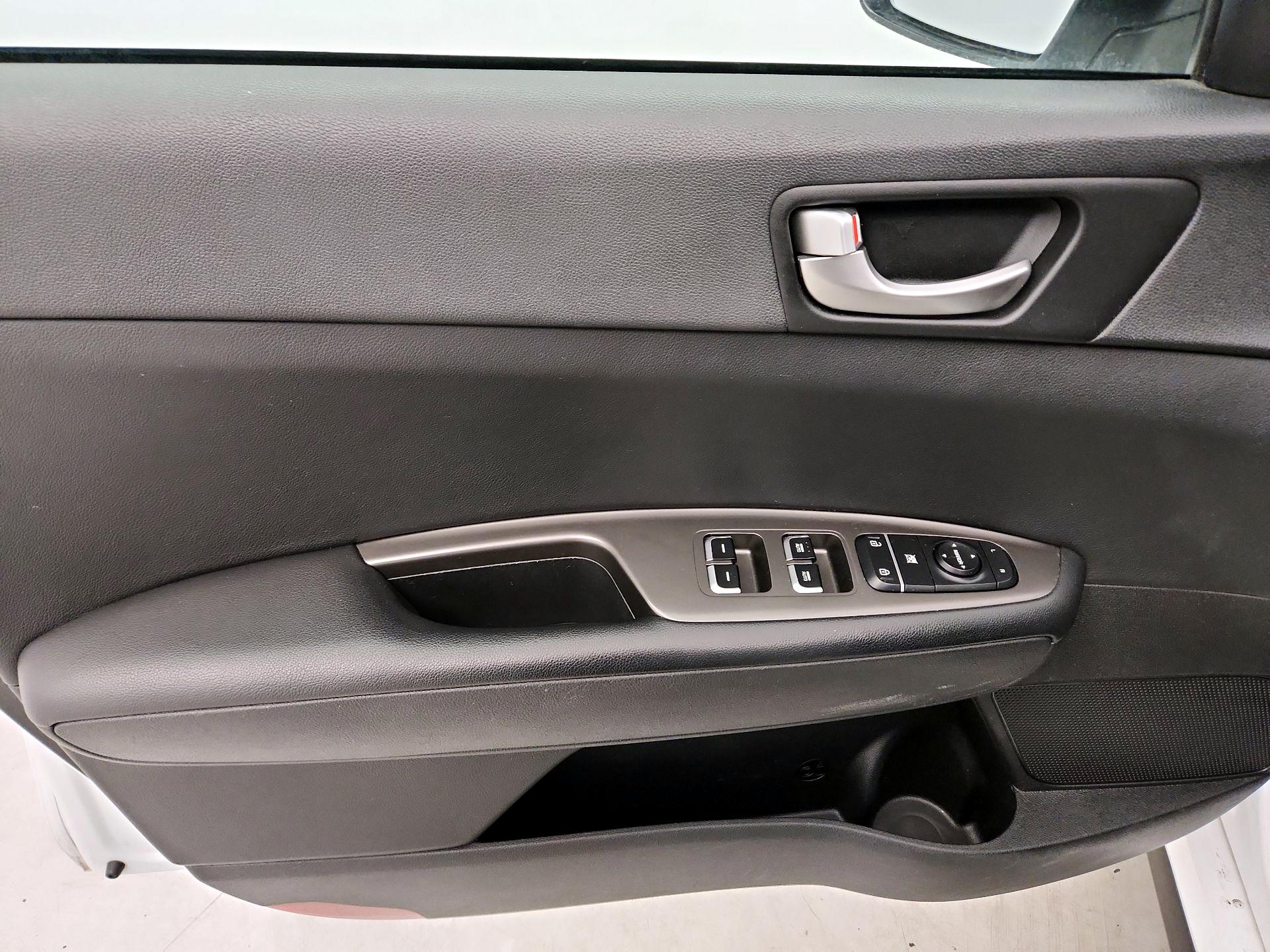 Thumbnail: 2019 Kia Optima - 12