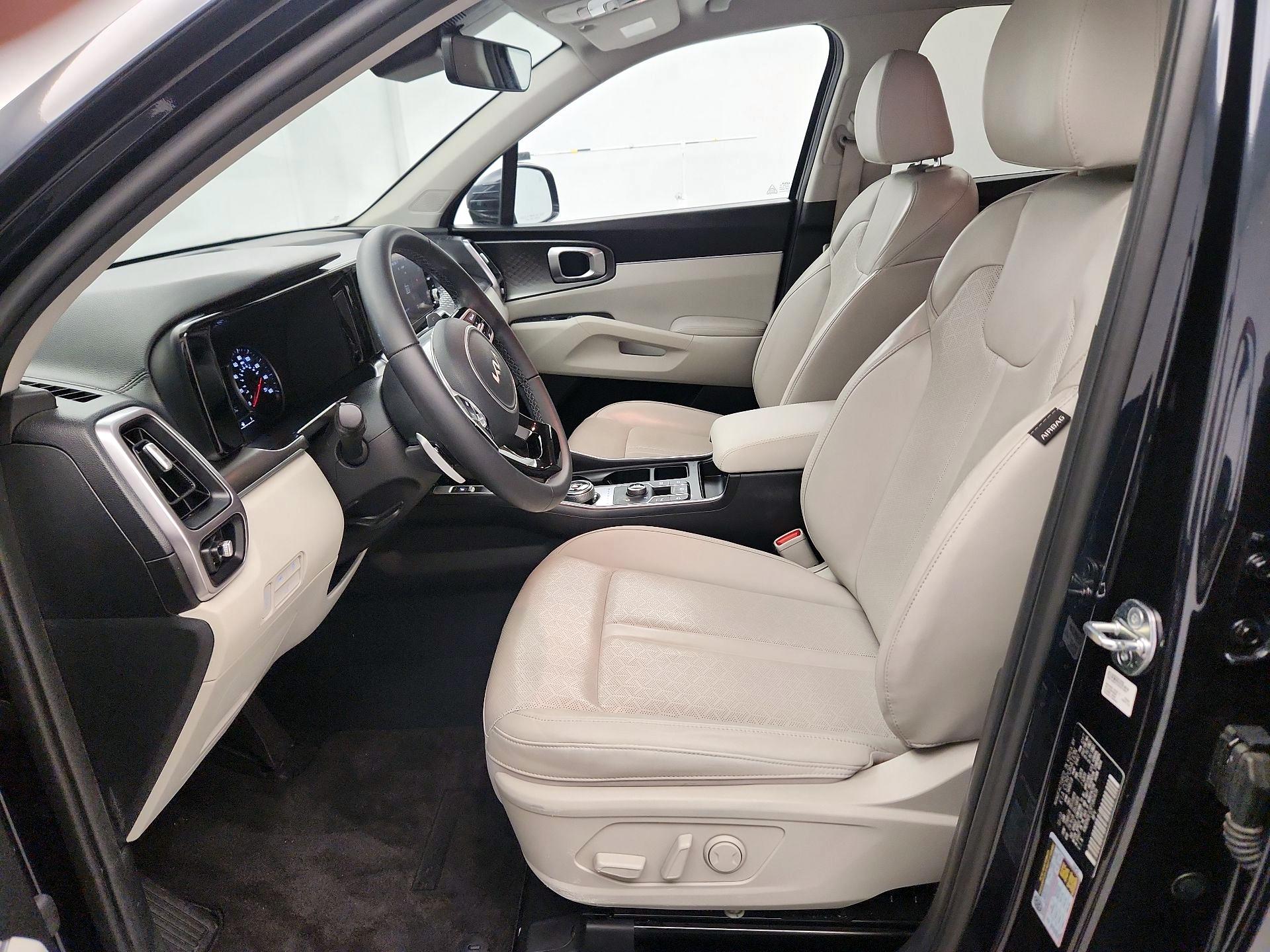 Thumbnail: 2023 Kia Sorento - 11