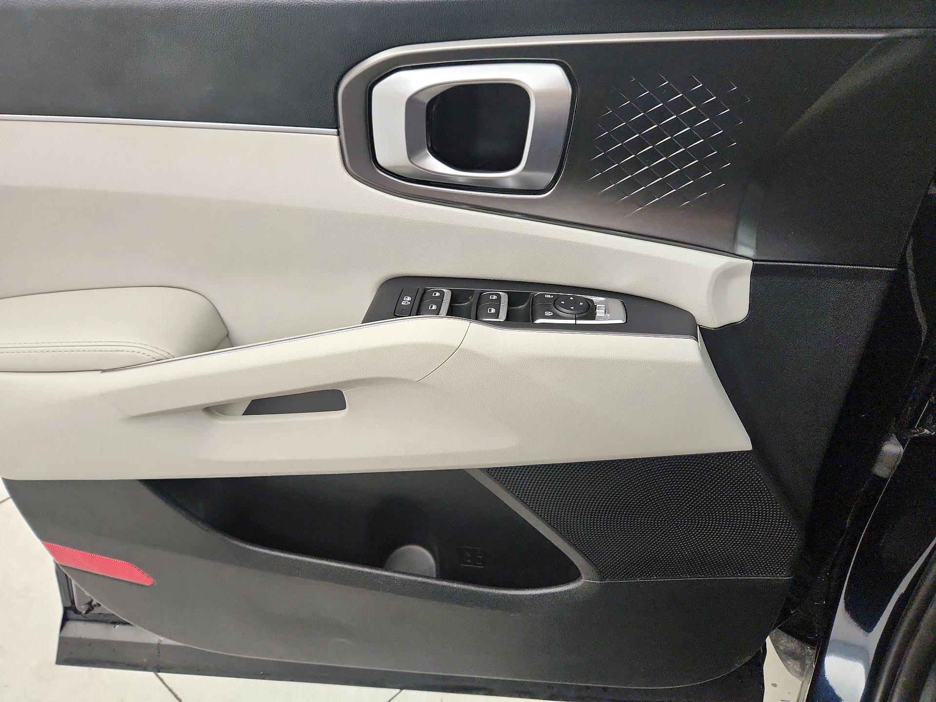 Thumbnail: 2023 Kia Sorento - 12