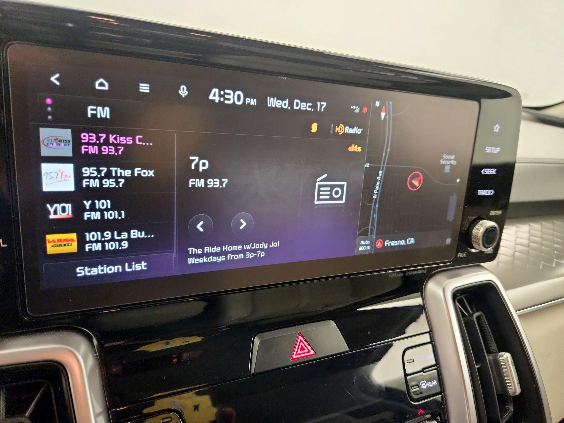 Thumbnail: 2023 Kia Sorento - 16