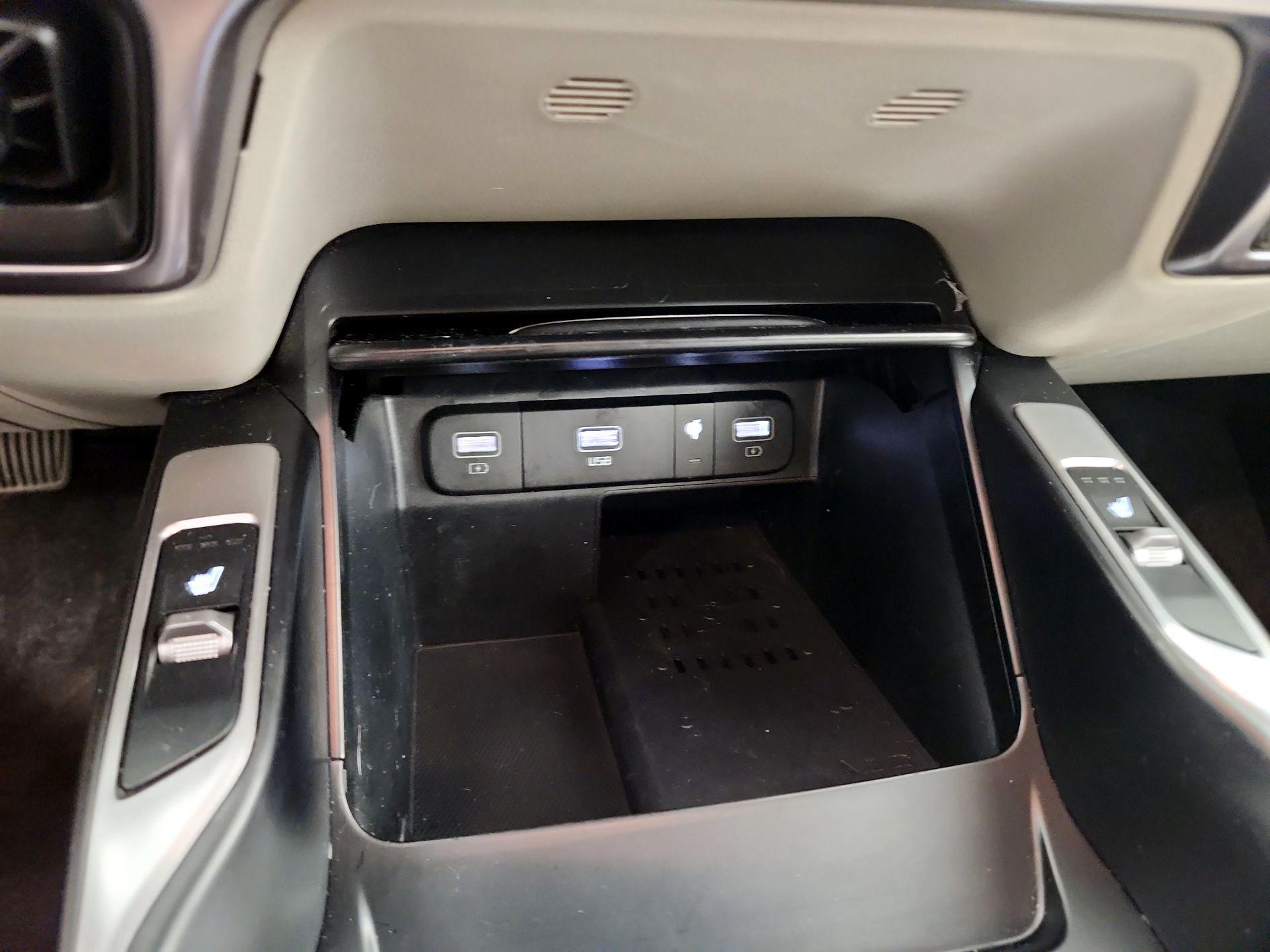 Thumbnail: 2023 Kia Sorento - 19