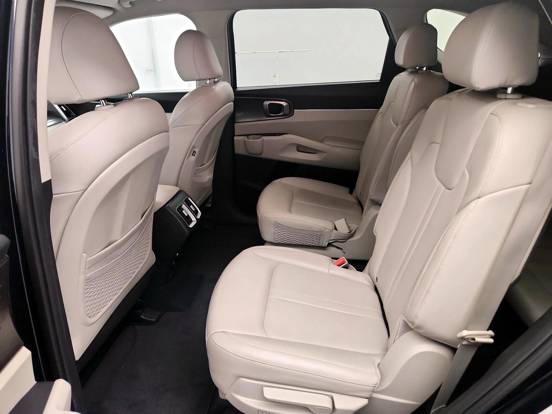 Thumbnail: 2023 Kia Sorento - 20