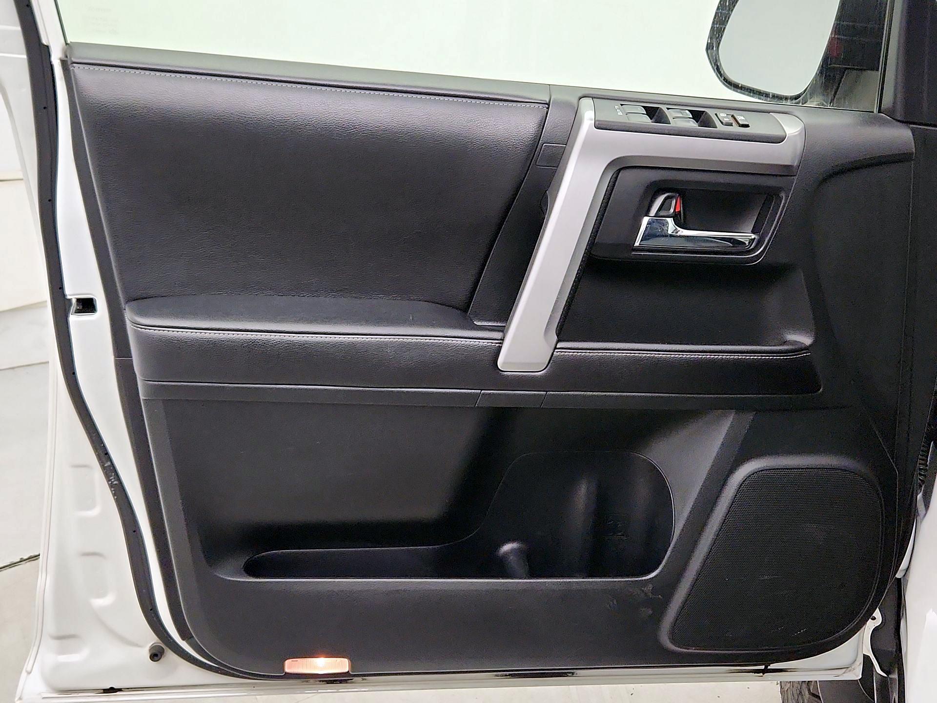 Thumbnail: 2016 Toyota 4Runner - 12