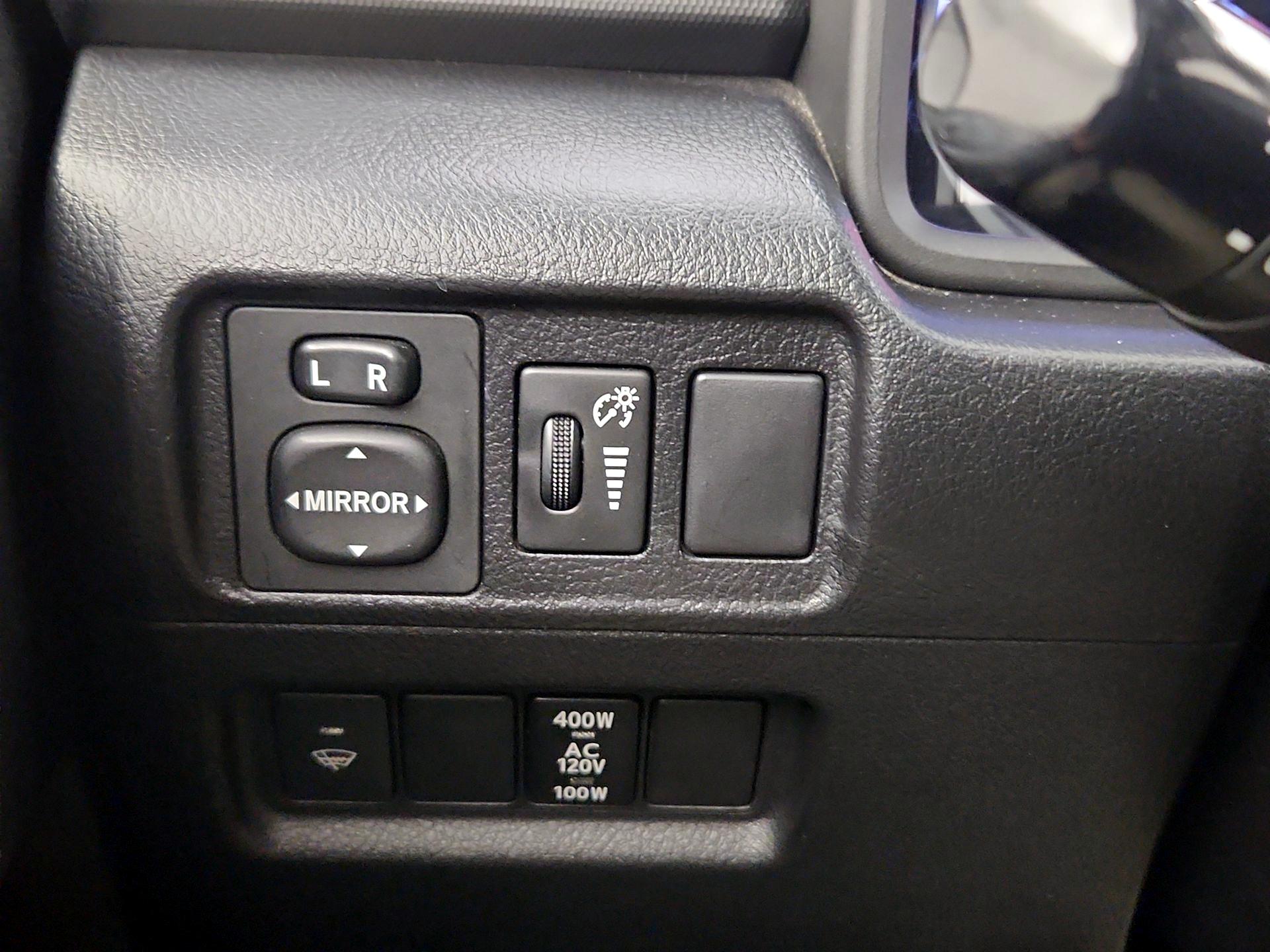 Thumbnail: 2016 Toyota 4Runner - 13