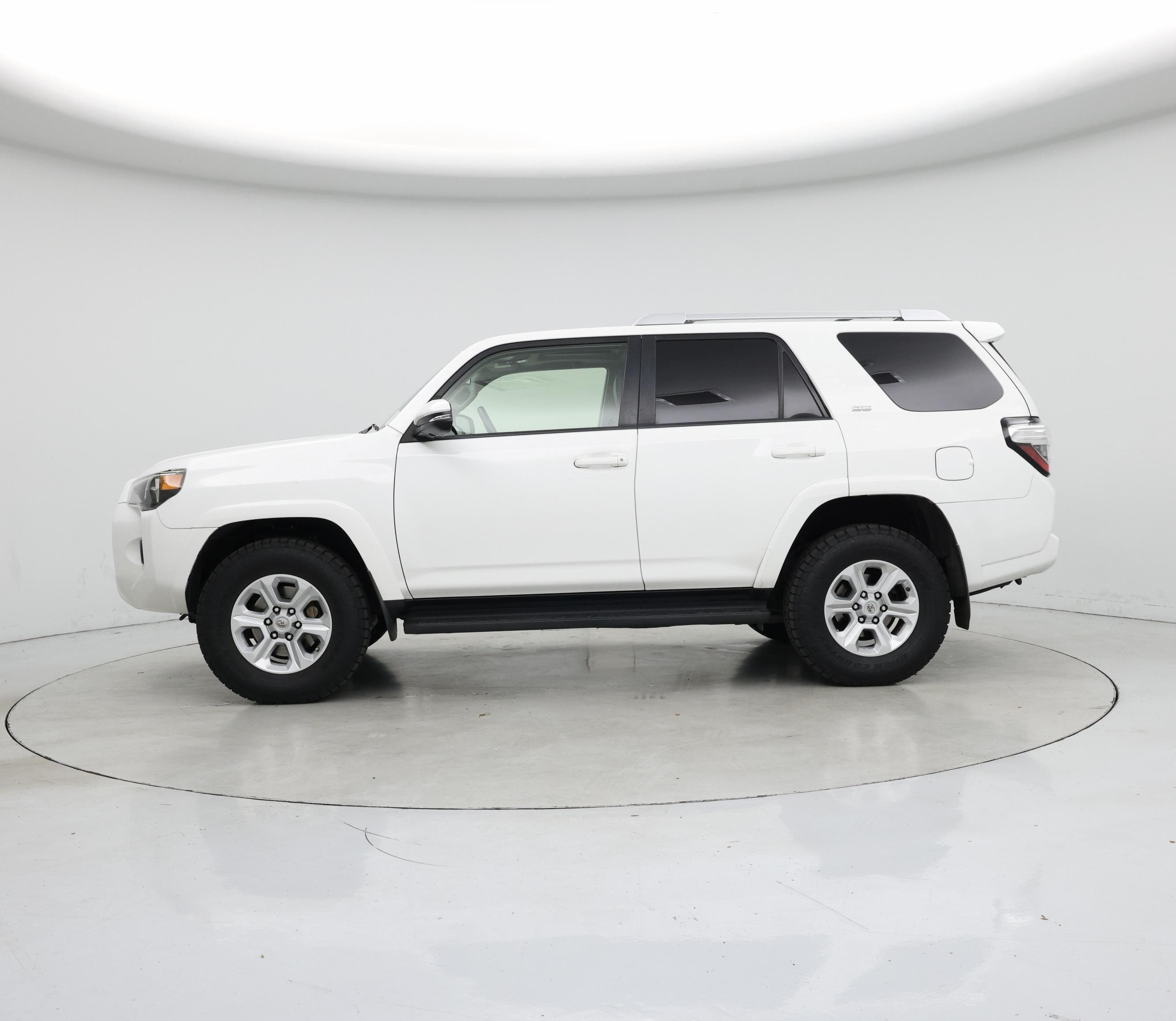 Thumbnail: 2016 Toyota 4Runner - 3
