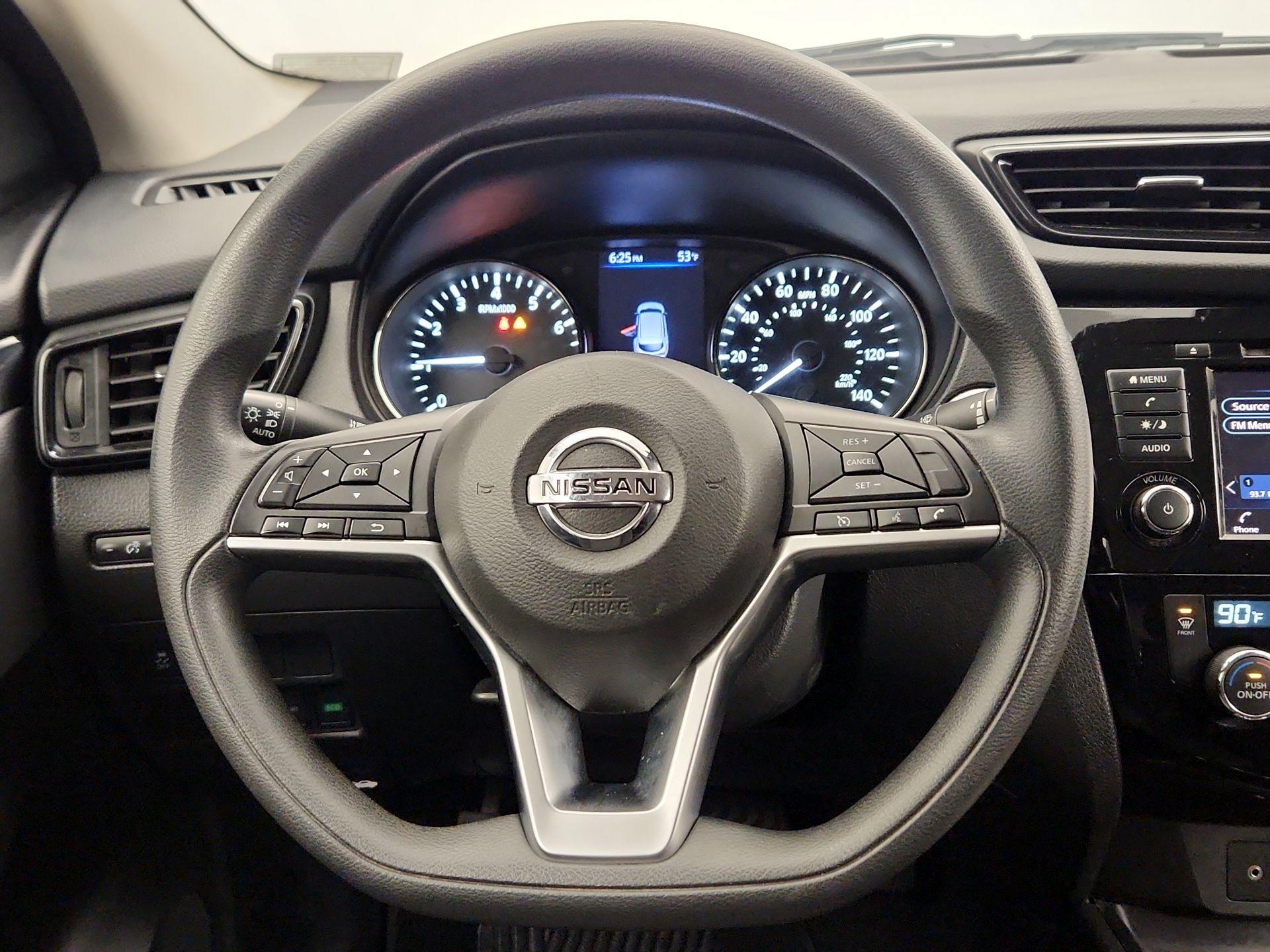 Thumbnail: 2020 Nissan Rogue Sport - 10