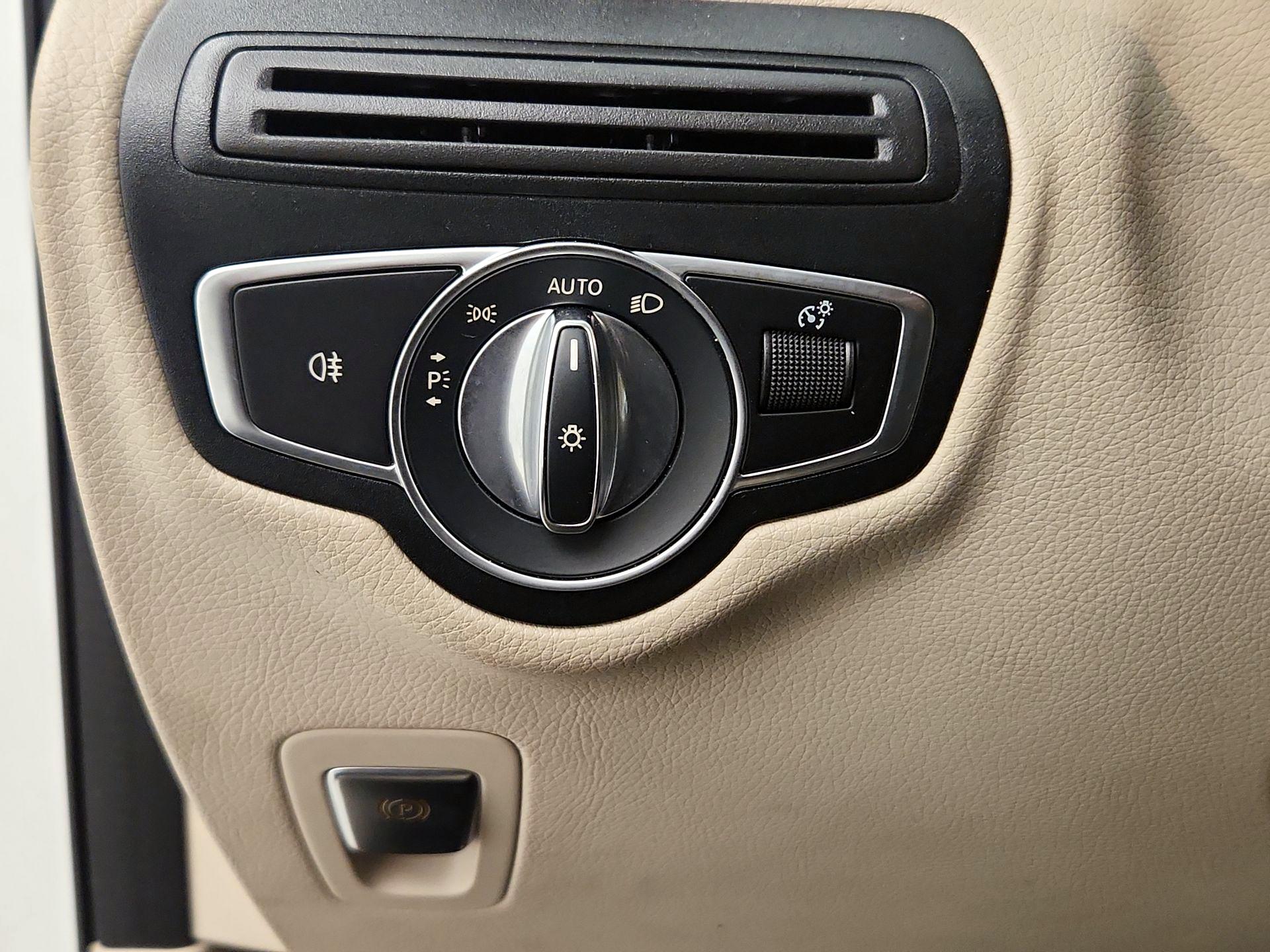 Thumbnail: 2020 Mercedes-Benz GLC - 13