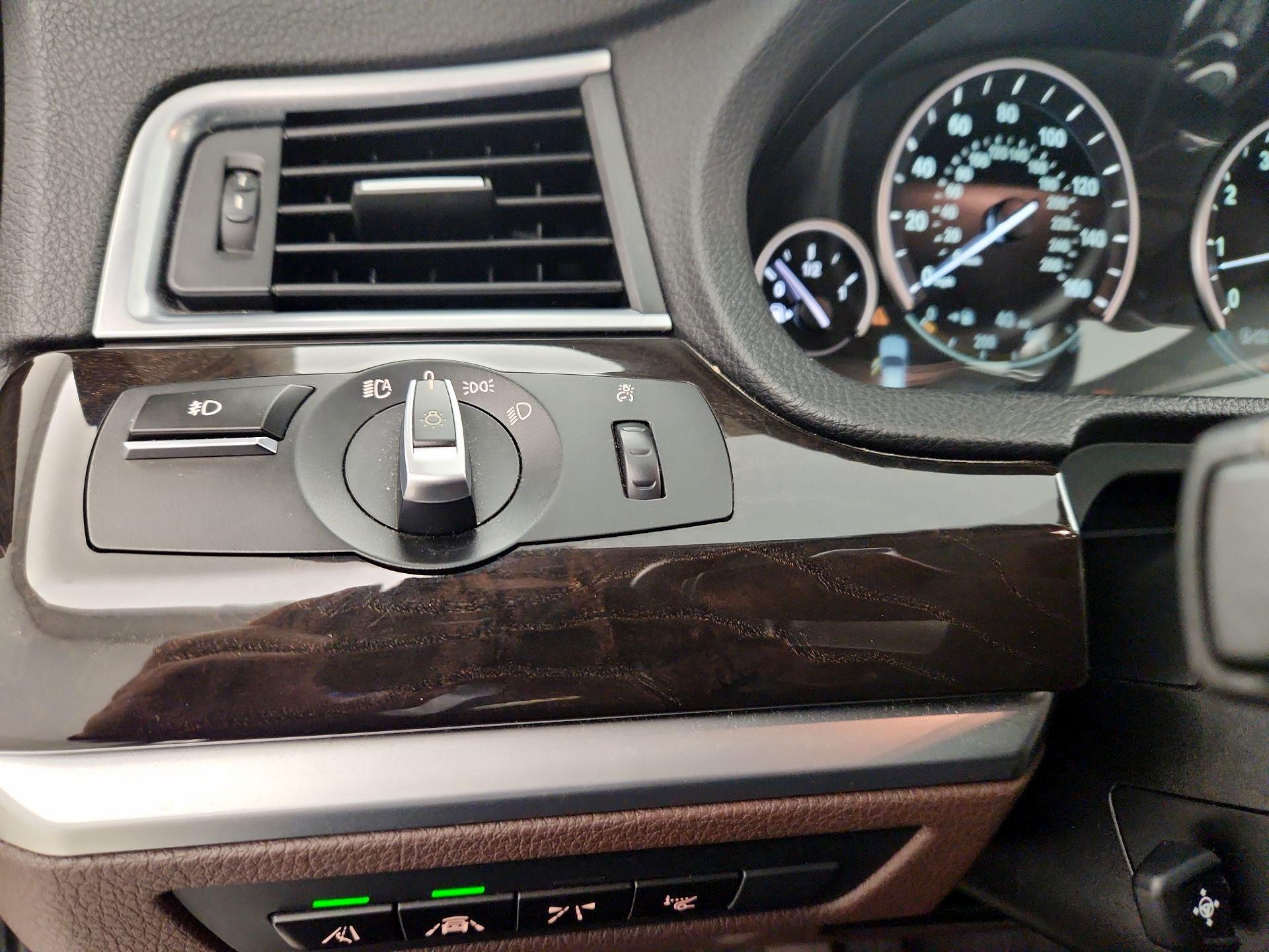 Thumbnail: 2016 BMW 5 Series - 13